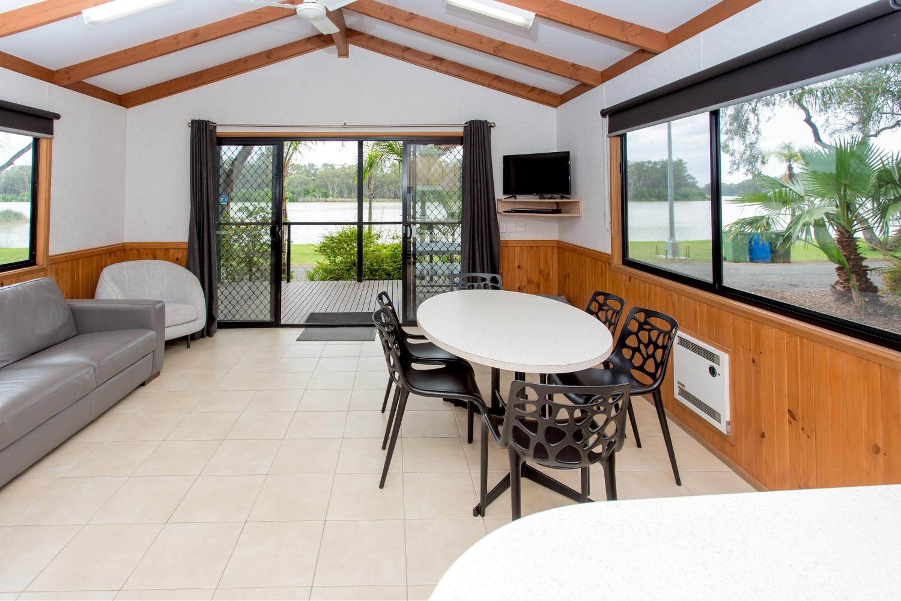 Superior 2 Bedroom Riverfront Cabin - Sleeps 6