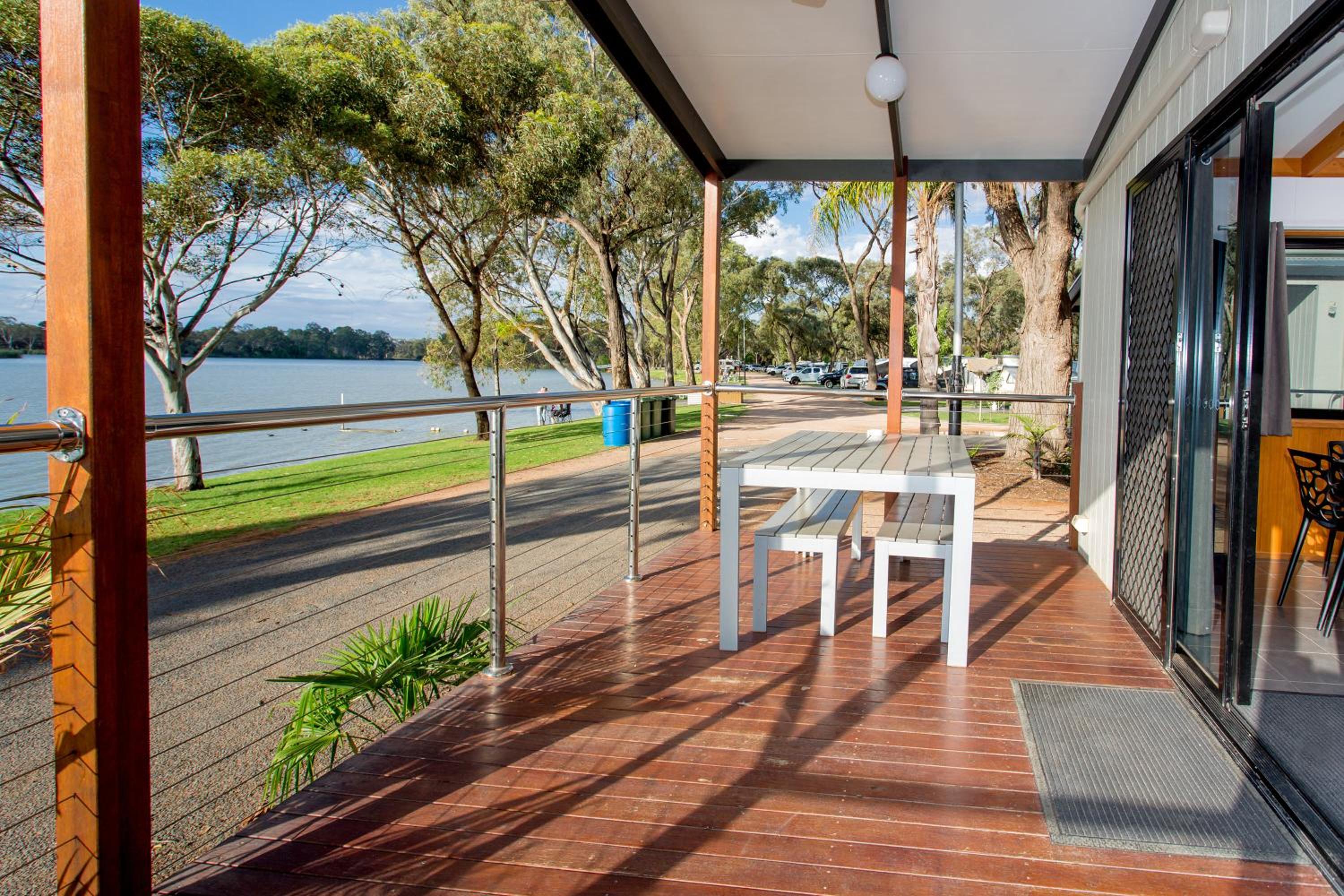 Deluxe 3 Bedroom Riverfront Cabin - Sleeps 8 - Photo 3