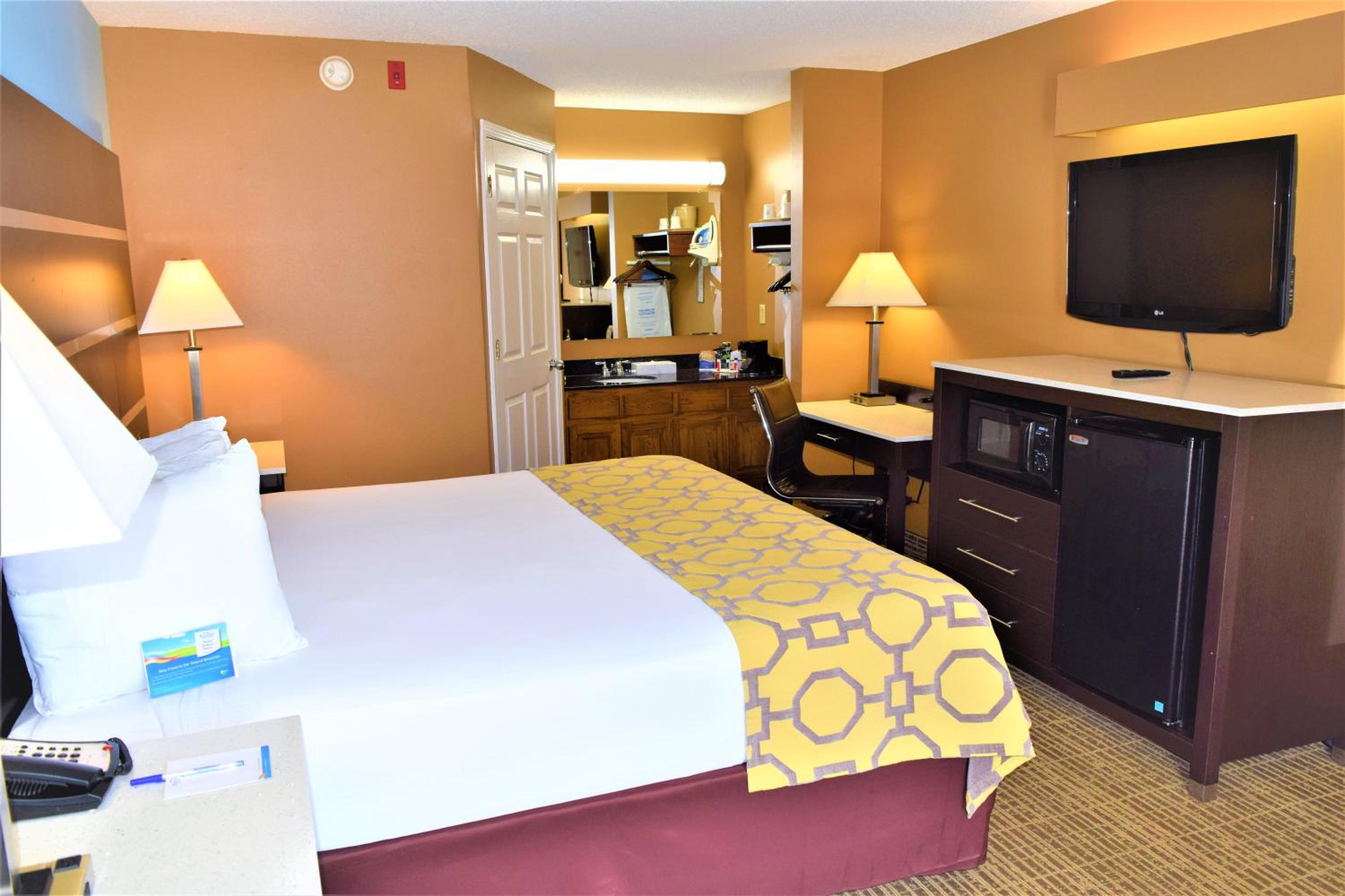 King Room - Non-Smoking - Photo 5