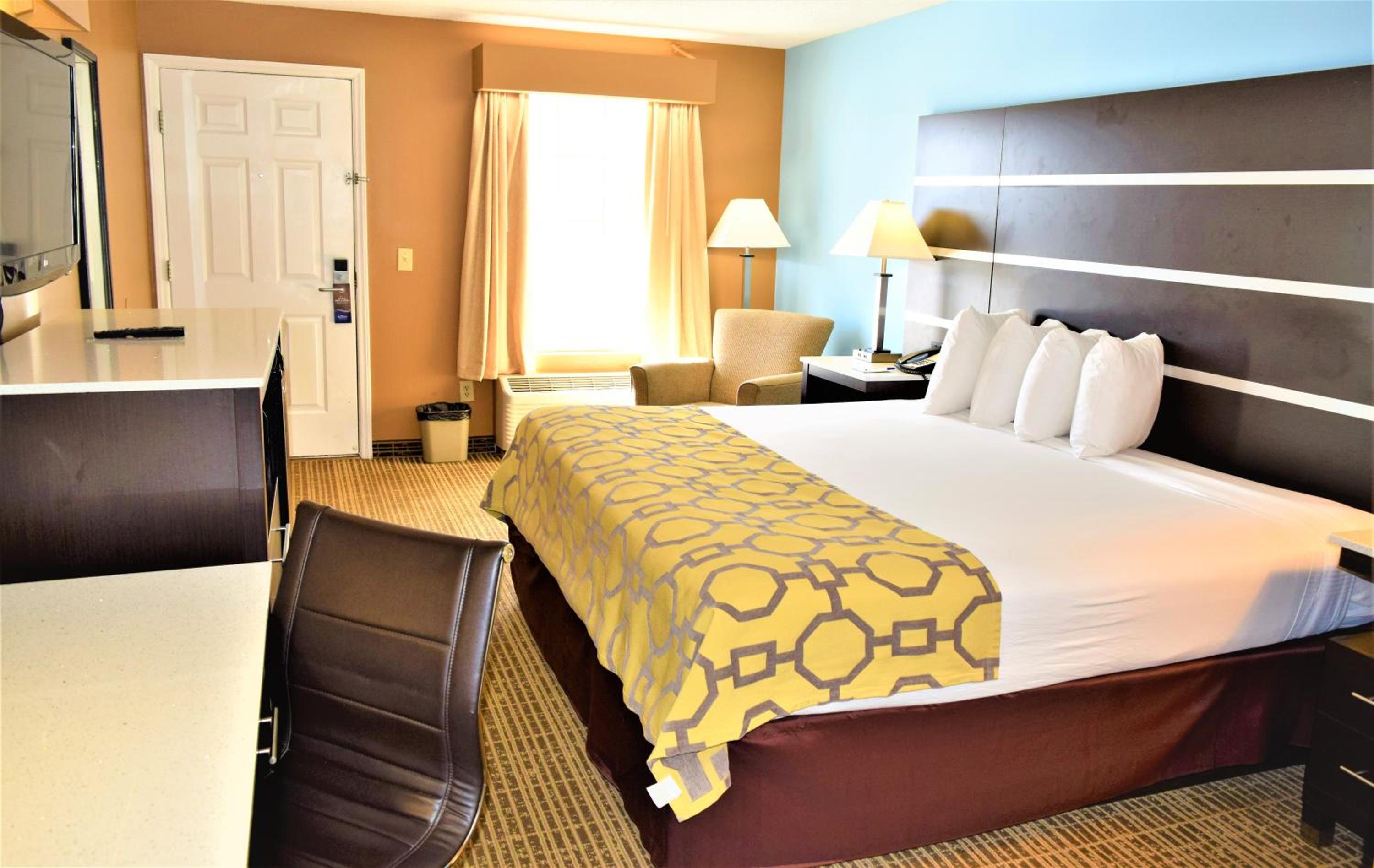King Room - Non-Smoking - Photo 4