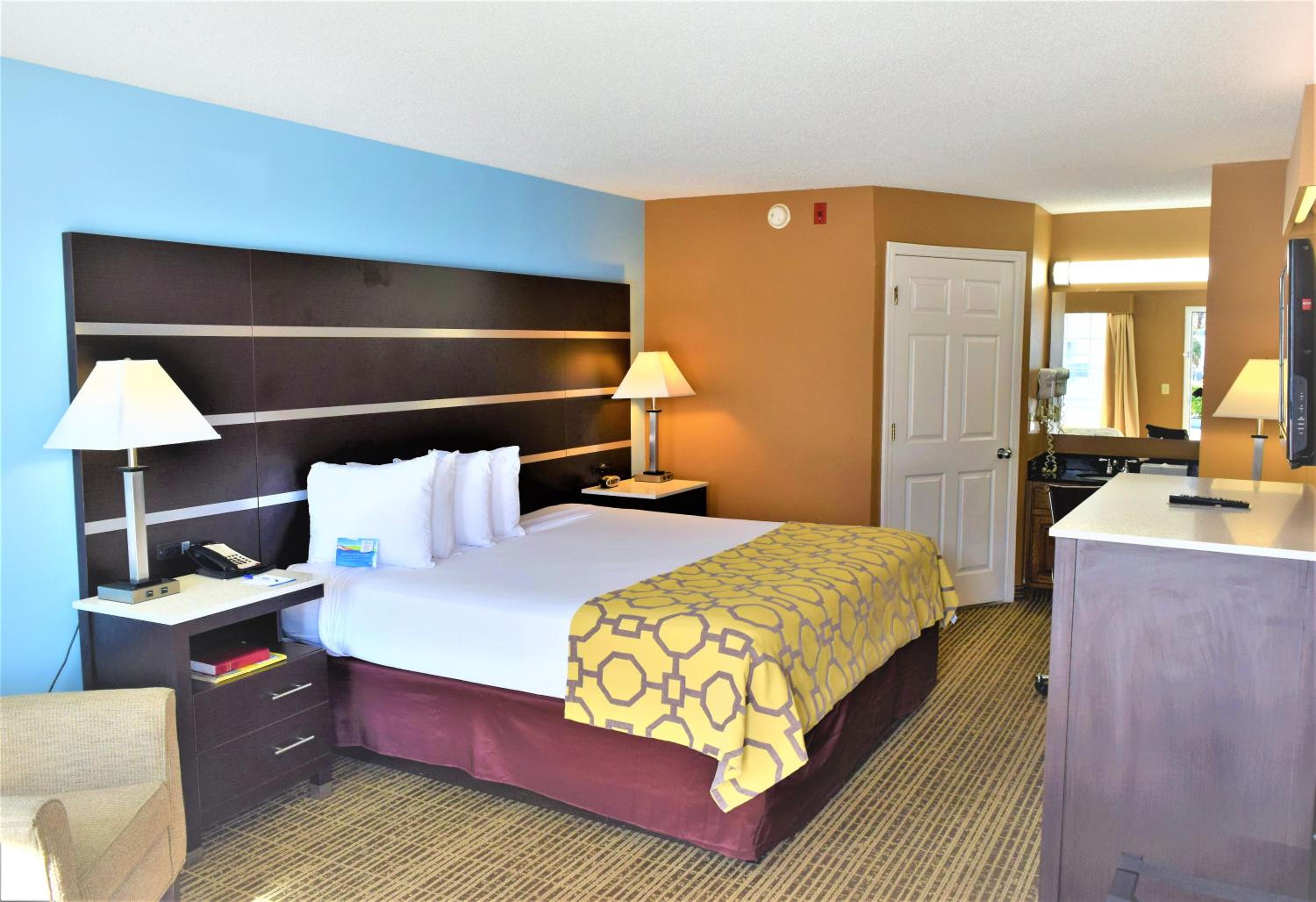 King Room - Non-Smoking - Photo 1