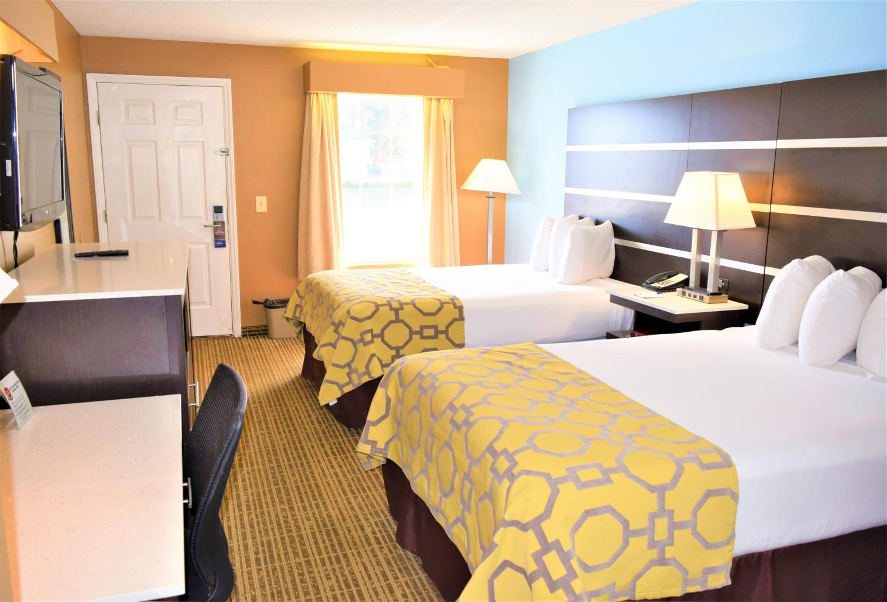 Deluxe Double Room with Two Double Beds - Non-Smoking - Photo 2