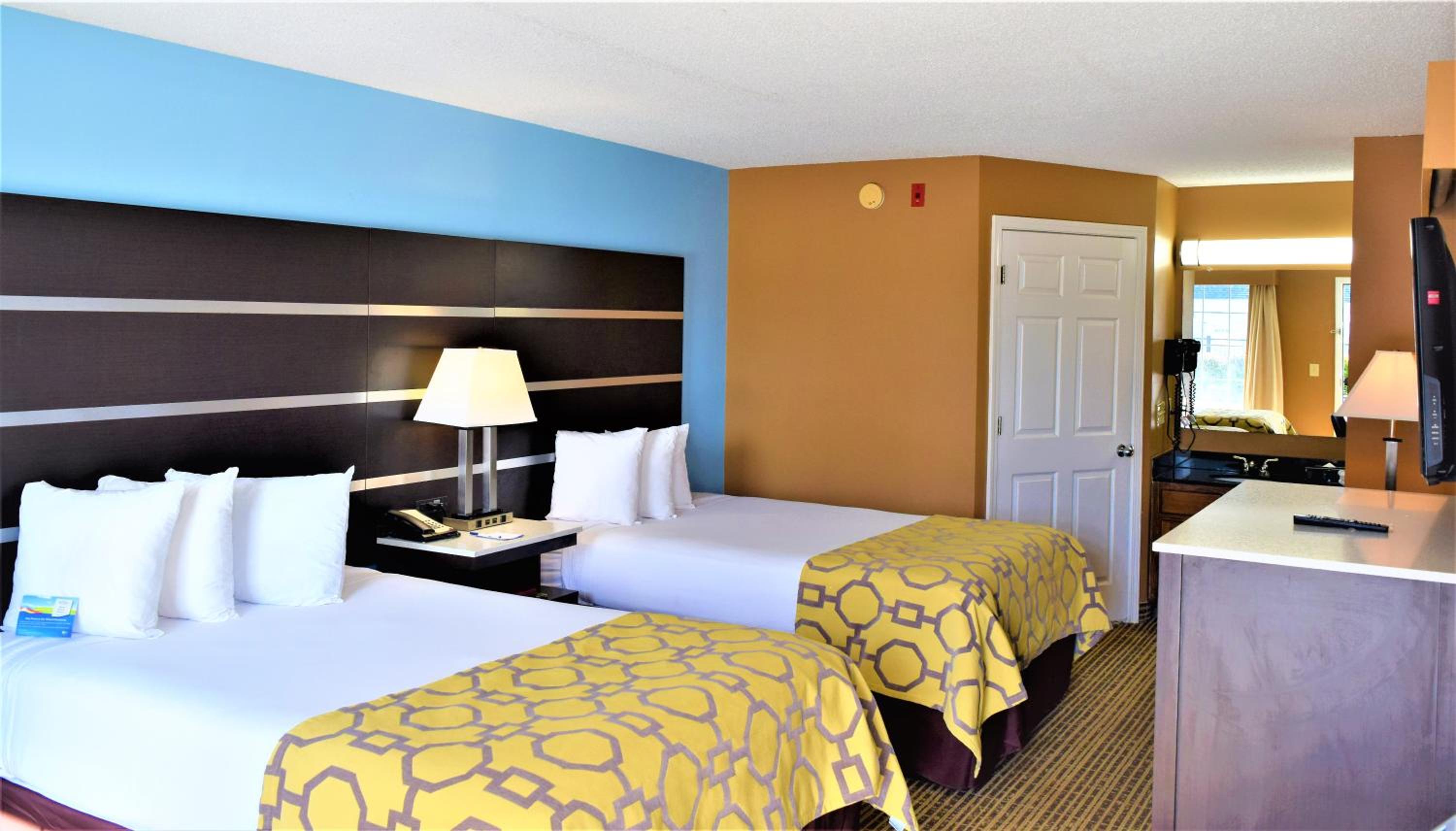 Deluxe Double Room with Two Double Beds - Non-Smoking - Photo 1