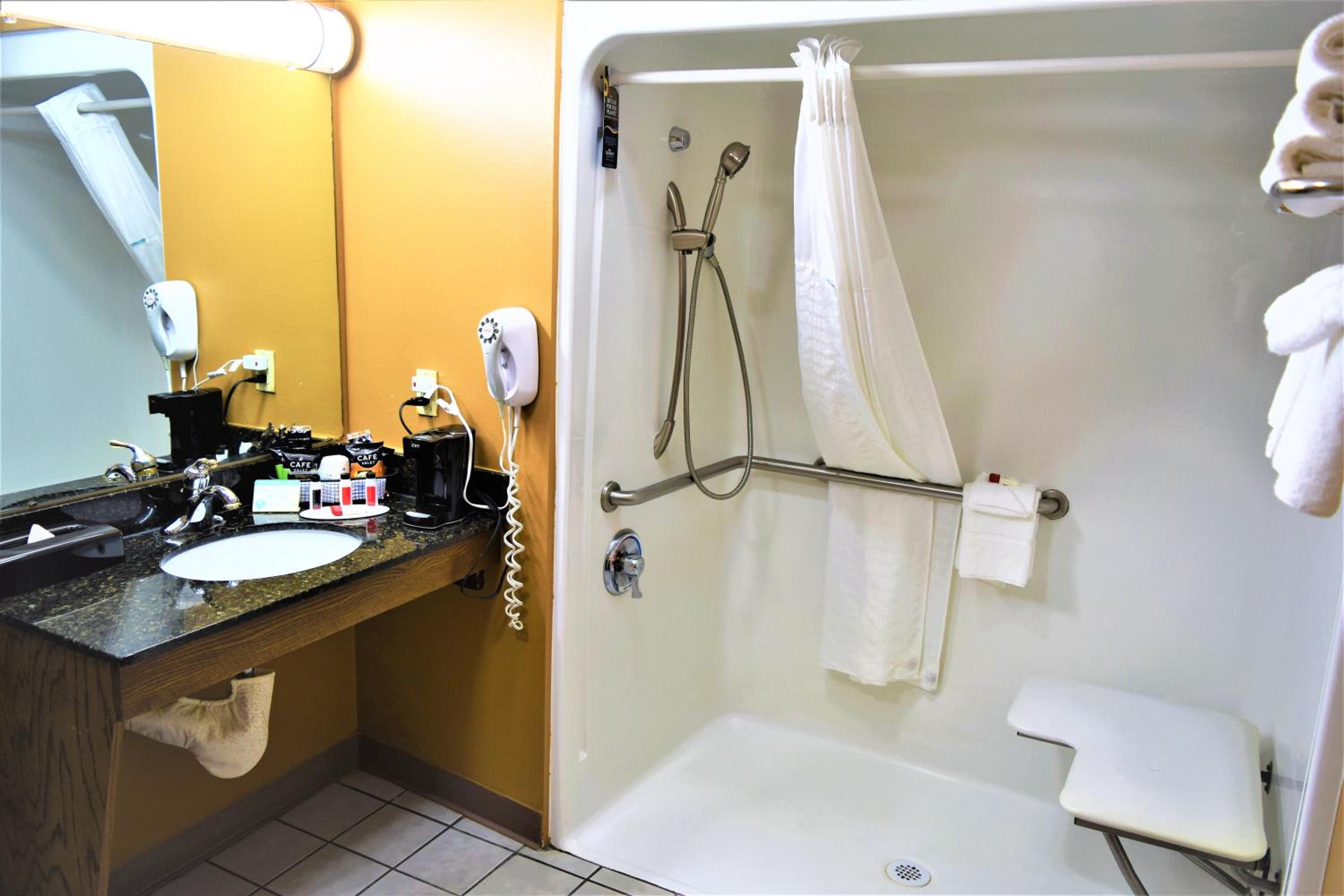 King Room - Disability Access/Non-Smoking - Photo 5