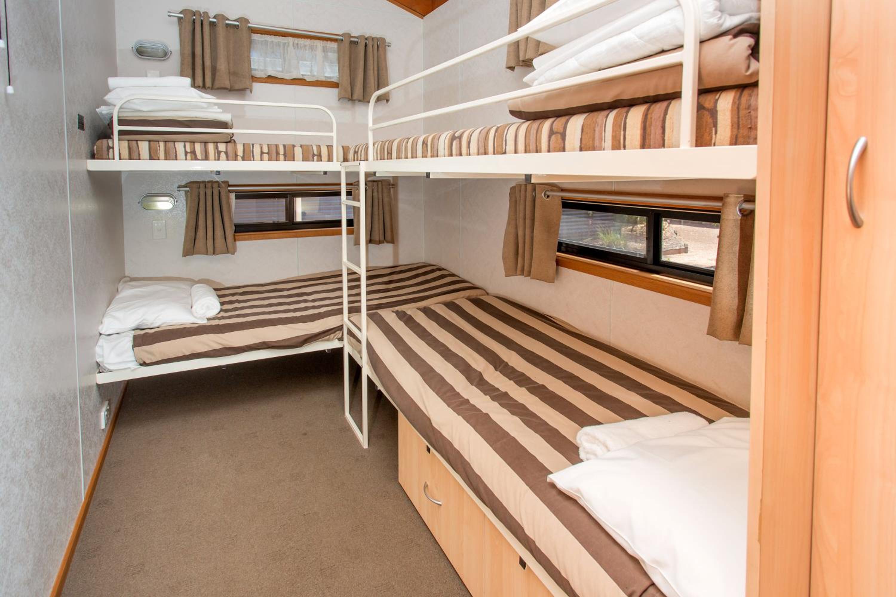 Superior 2 Bedroom Cabin - Sleeps 6 - Photo 4