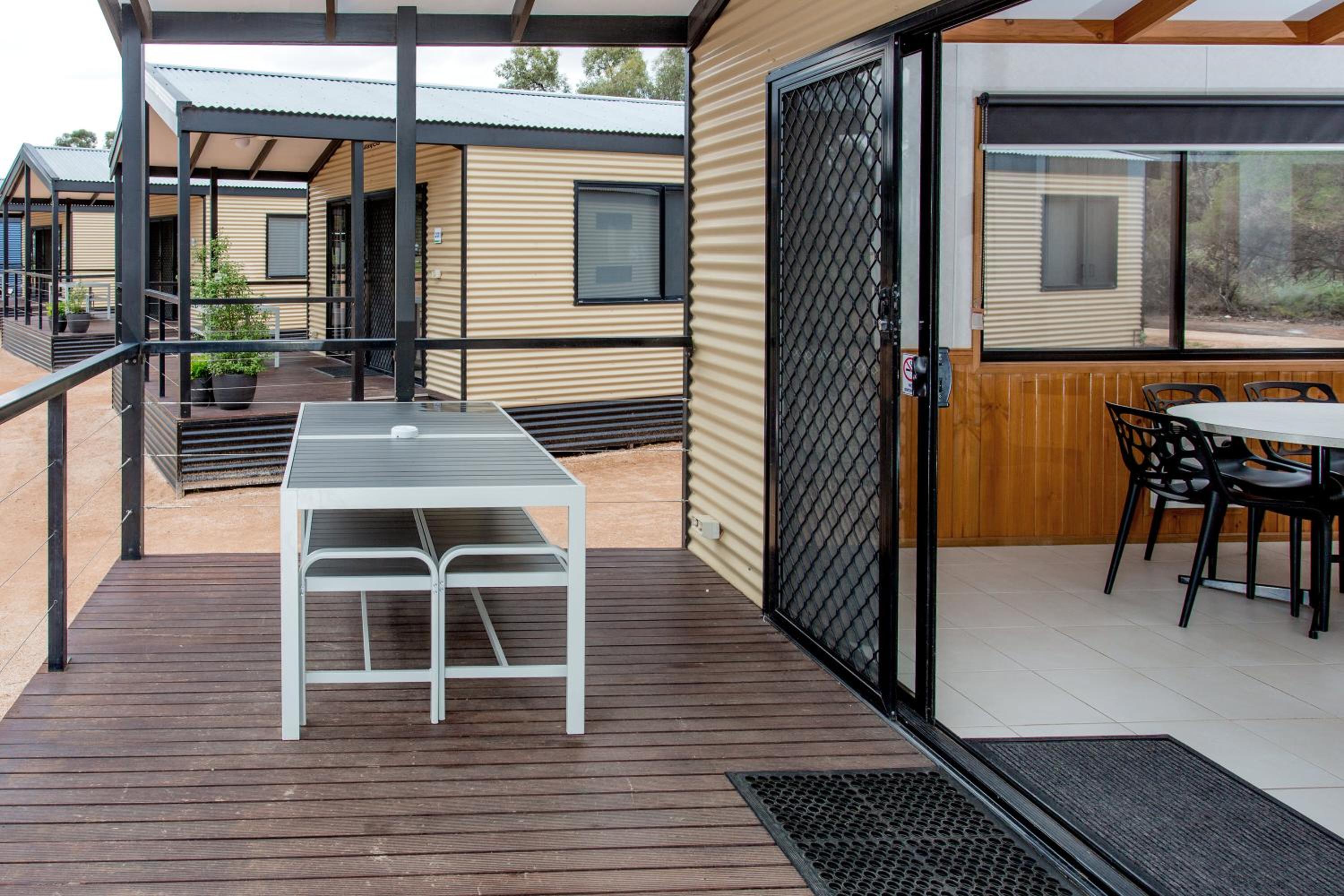 Economy 2 Bedroom Cabin - Sleeps 6 - Photo 3