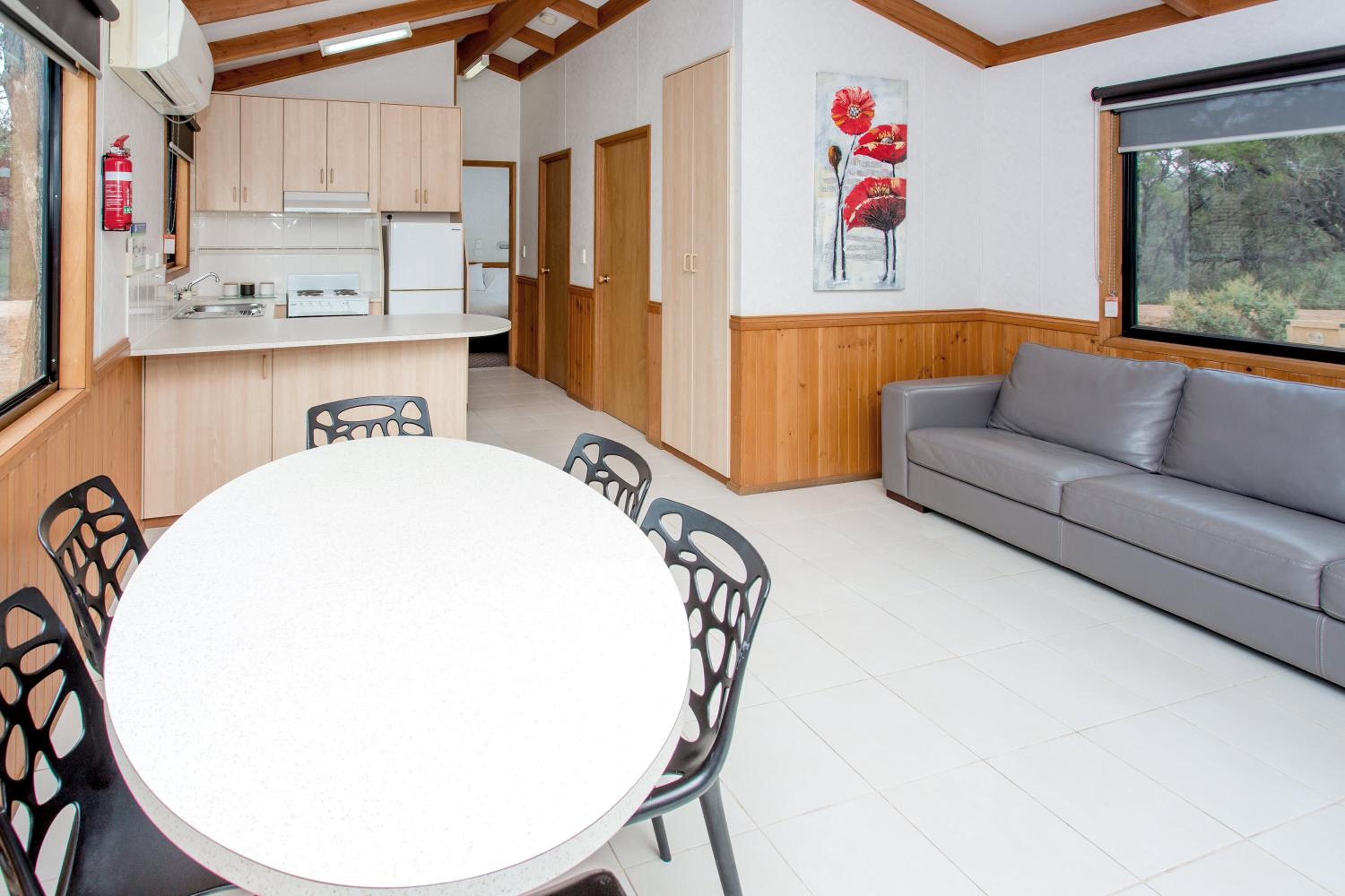 Economy 2 Bedroom Cabin - Sleeps 6 - Photo 5