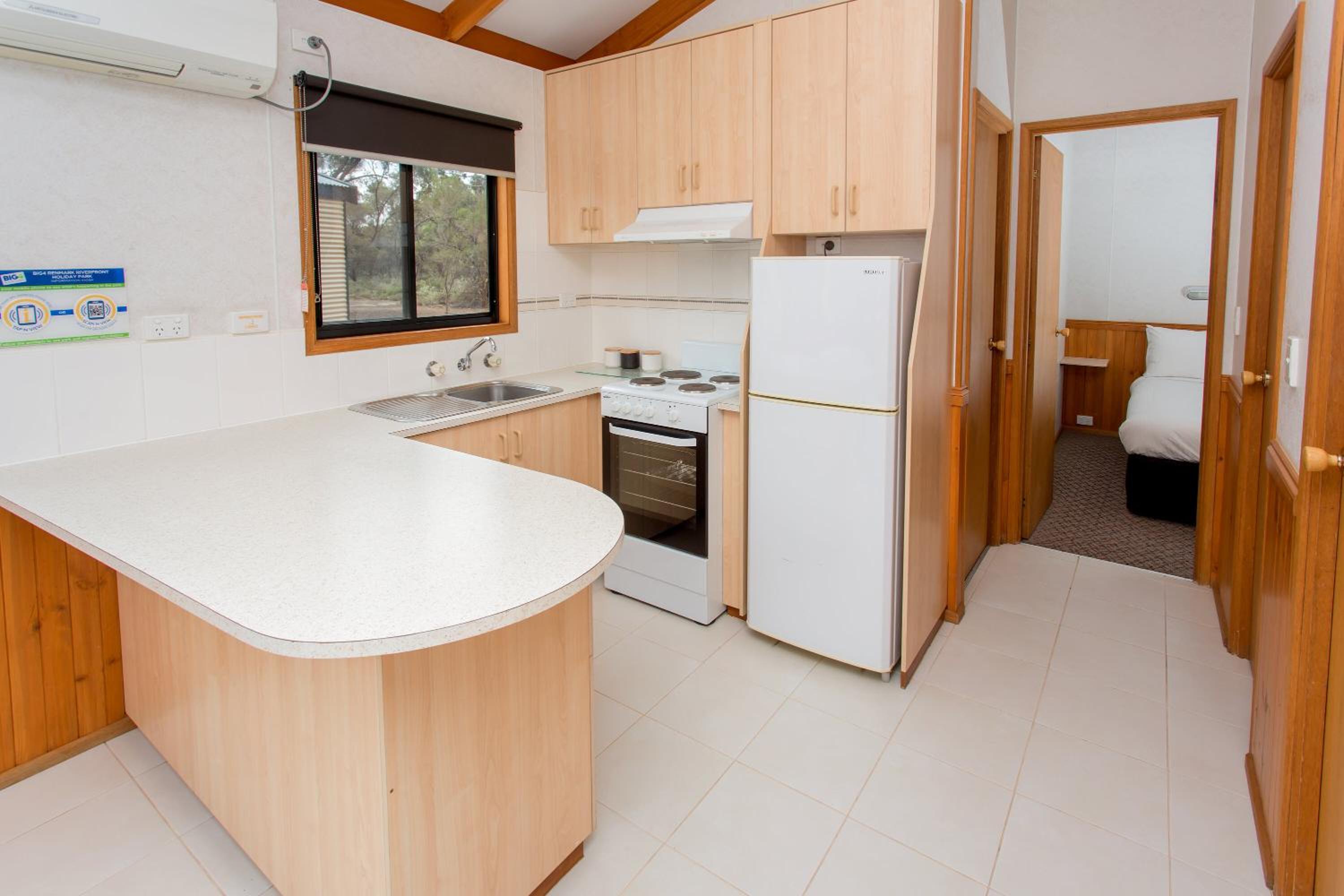 Economy 2 Bedroom Cabin - Sleeps 6 - Photo 6