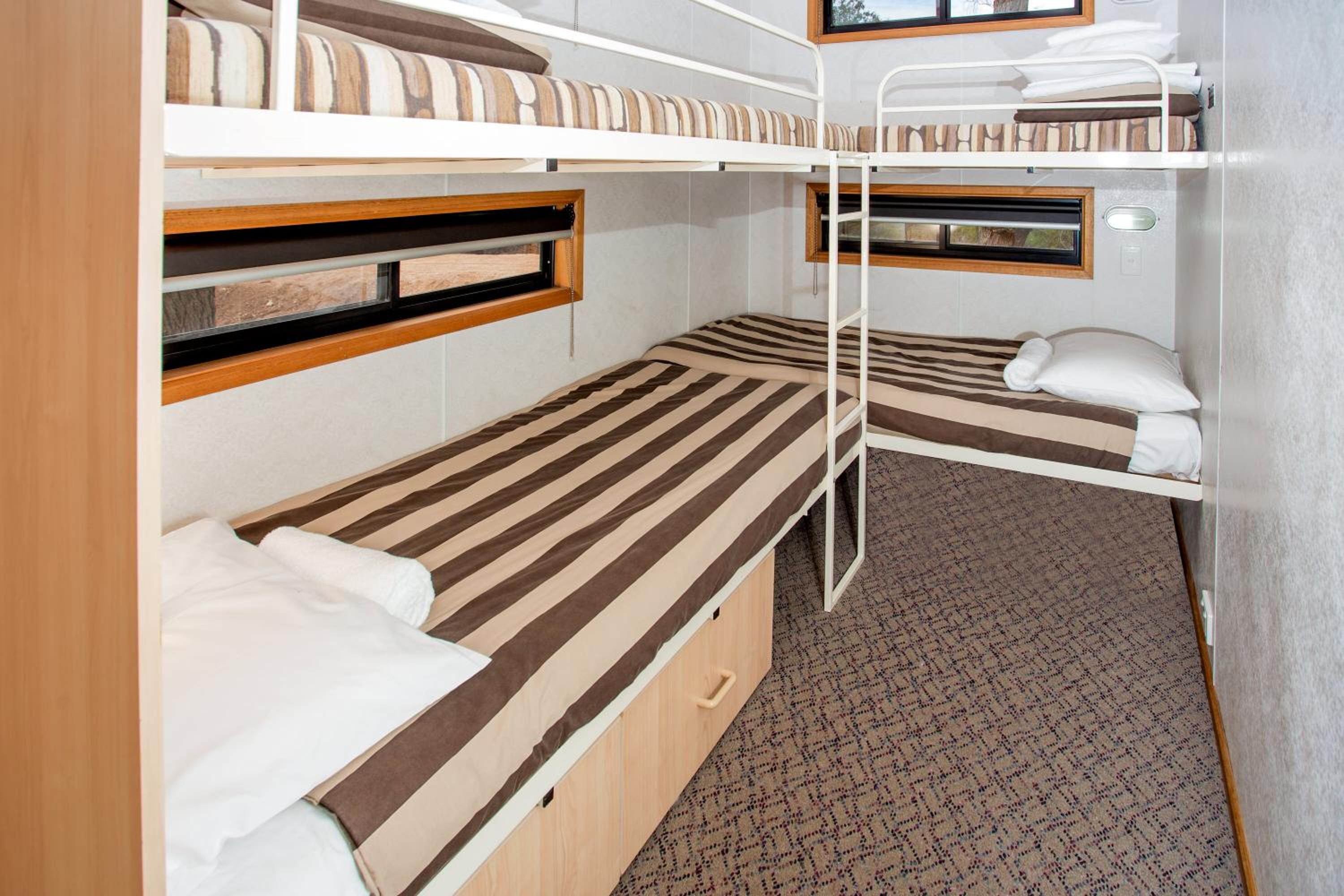 Economy 2 Bedroom Cabin - Sleeps 6 - Photo 7