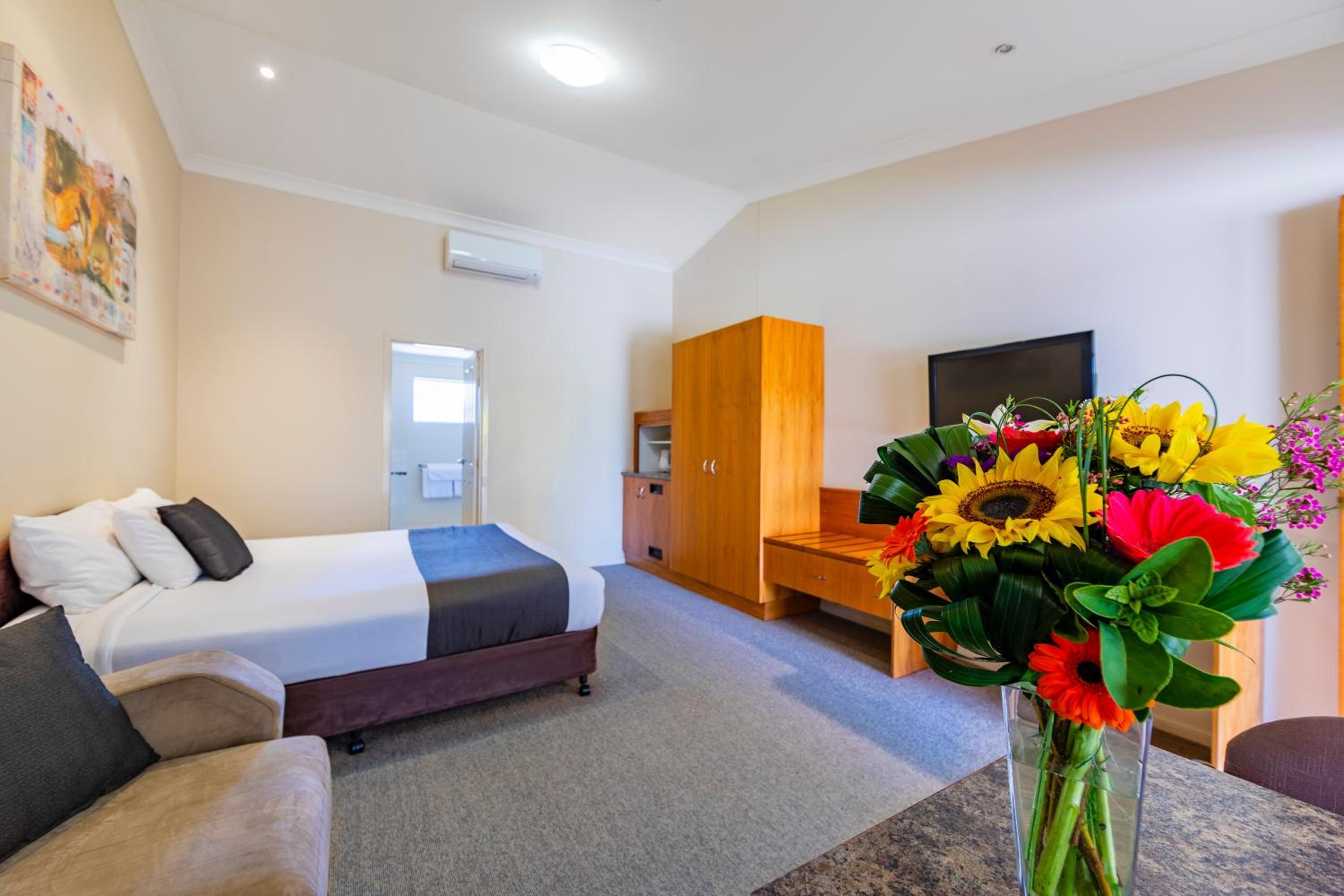 Executive King Spa Suite photo 1
