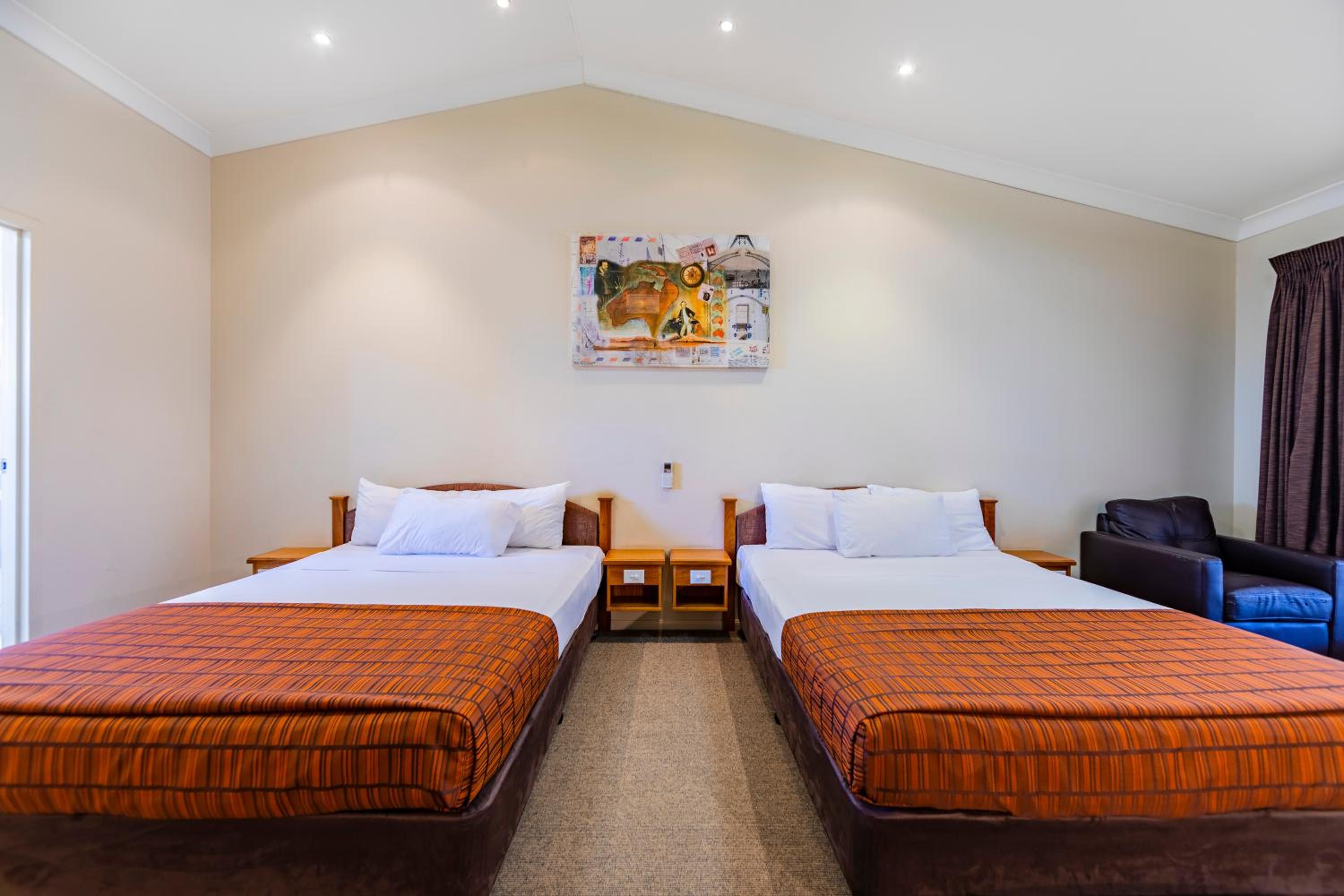 Deluxe Queen Twin Room photo 2