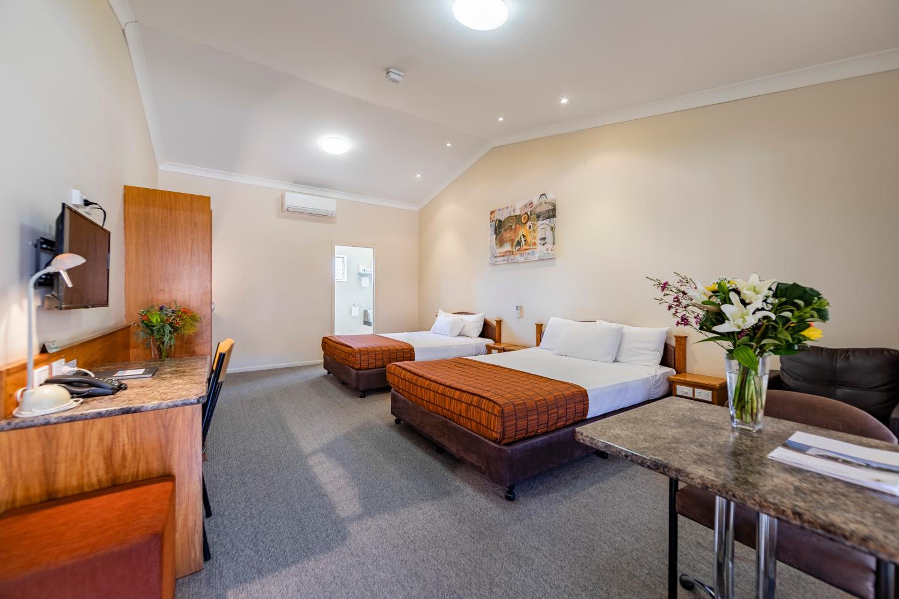 Deluxe Queen Twin Room  photo 1