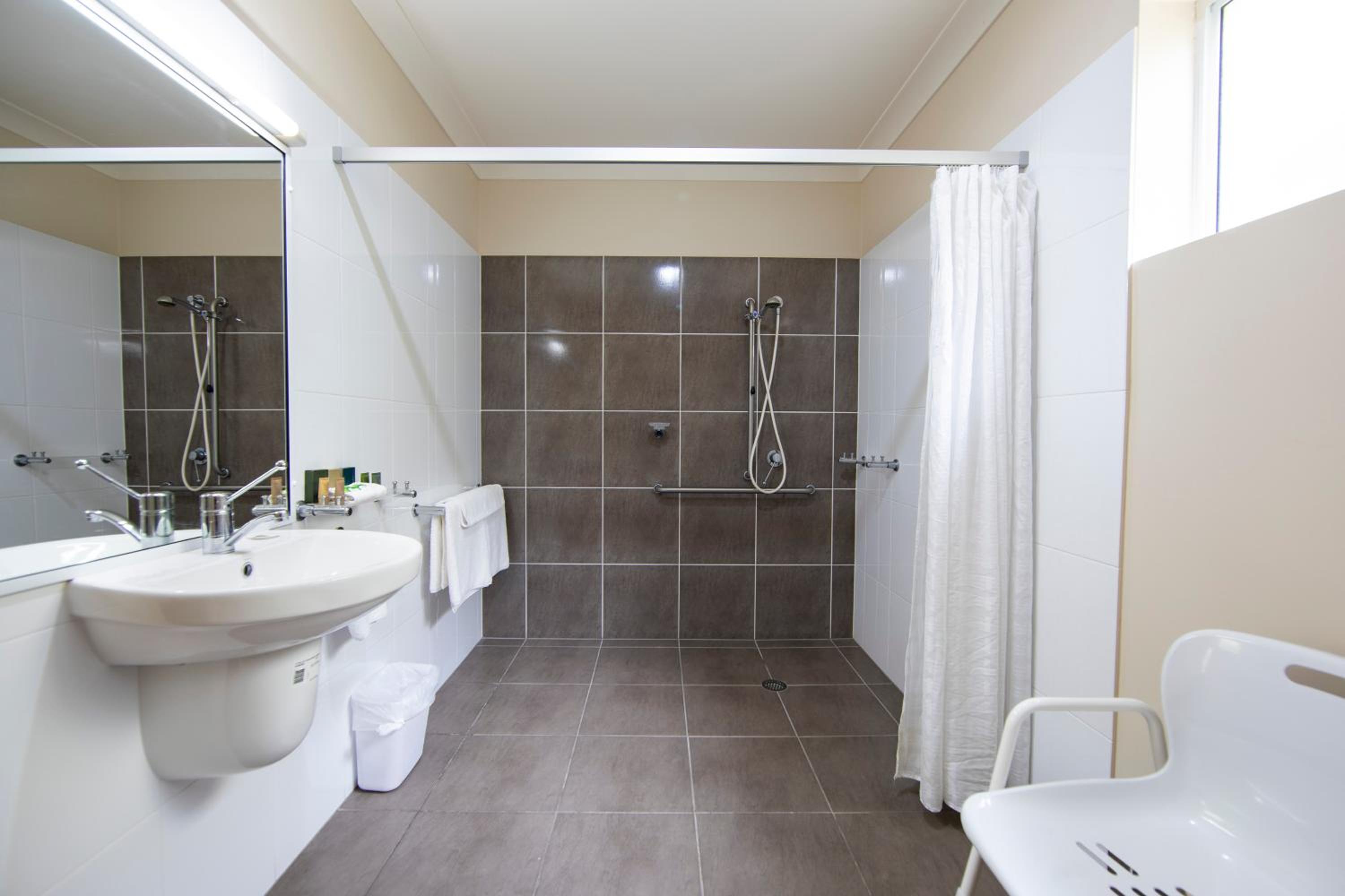 Twin Room - Disability Access photo 3