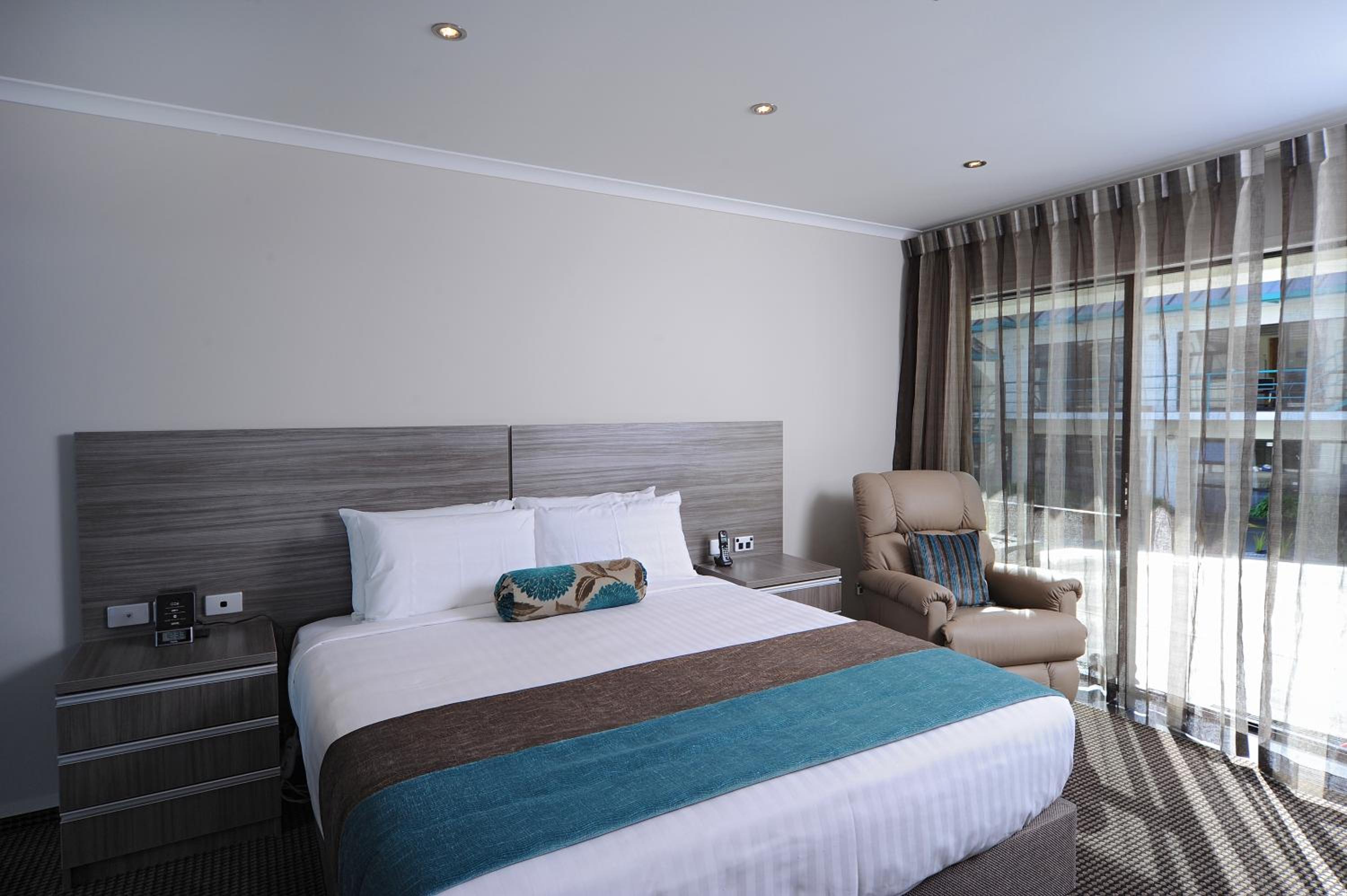 Premium Studio with Spa Bath - Photo 2