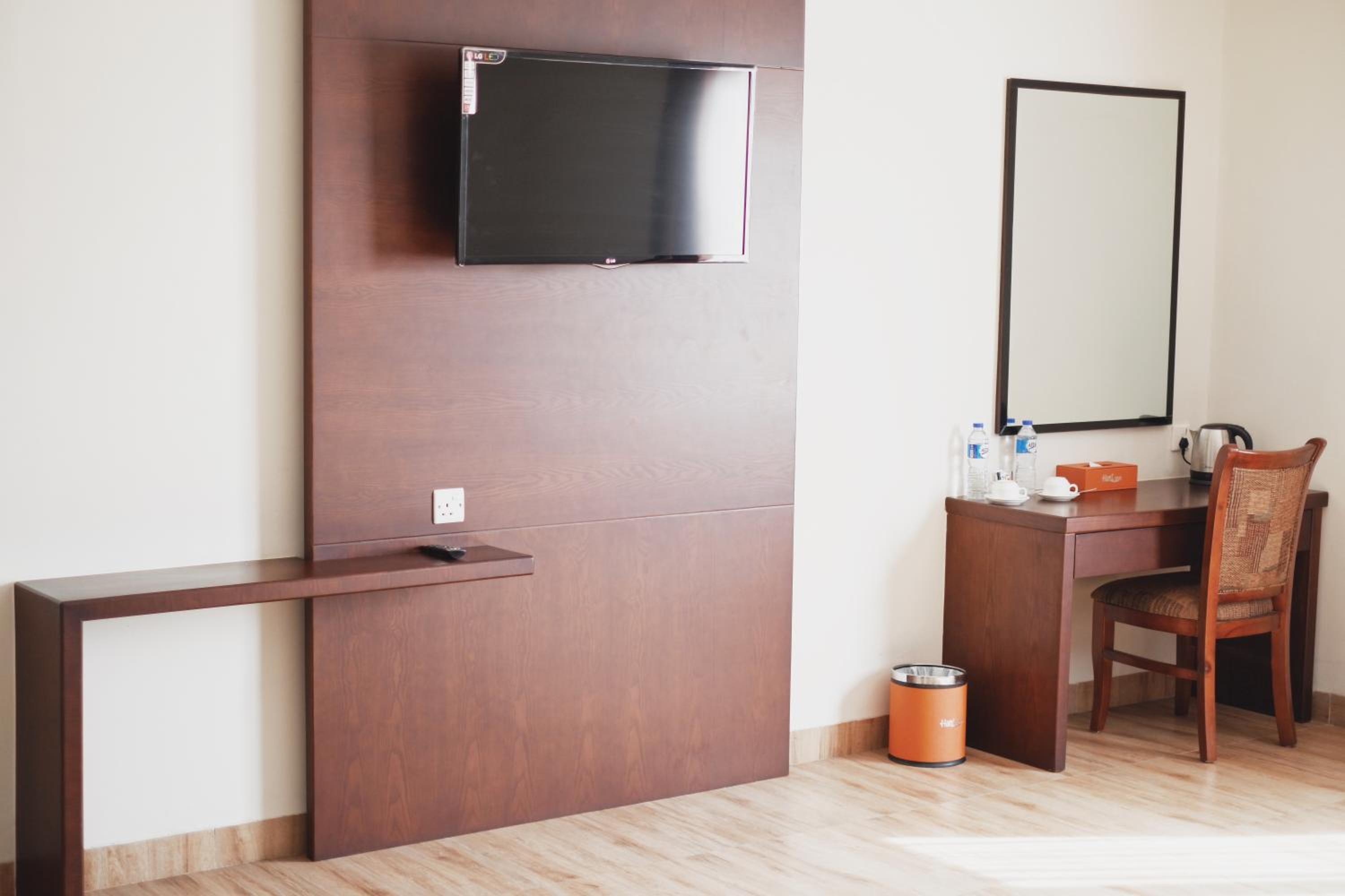 Suite with Balcony - Photo 6