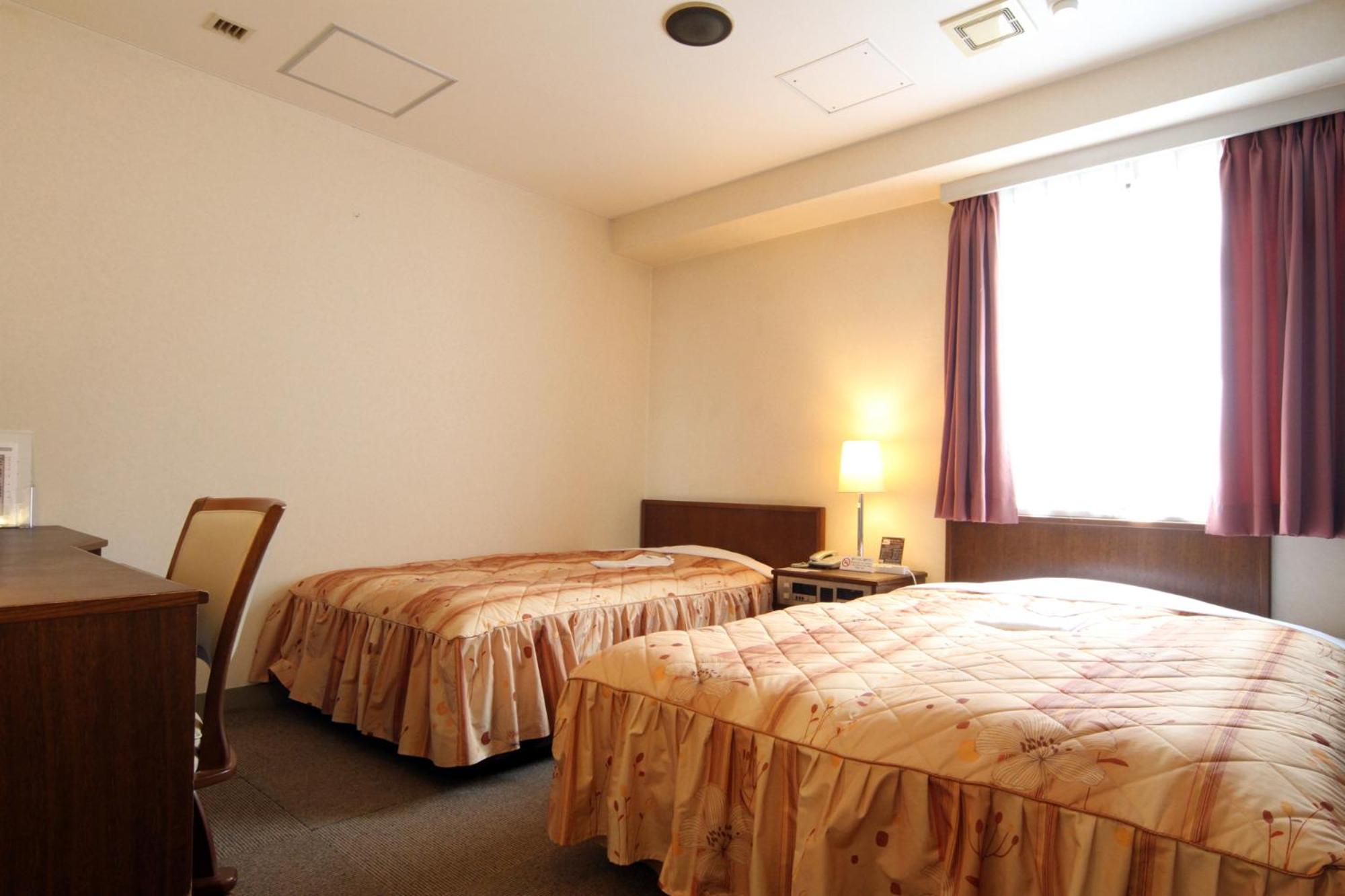 Twin Room - Non-Smoking - Photo 4