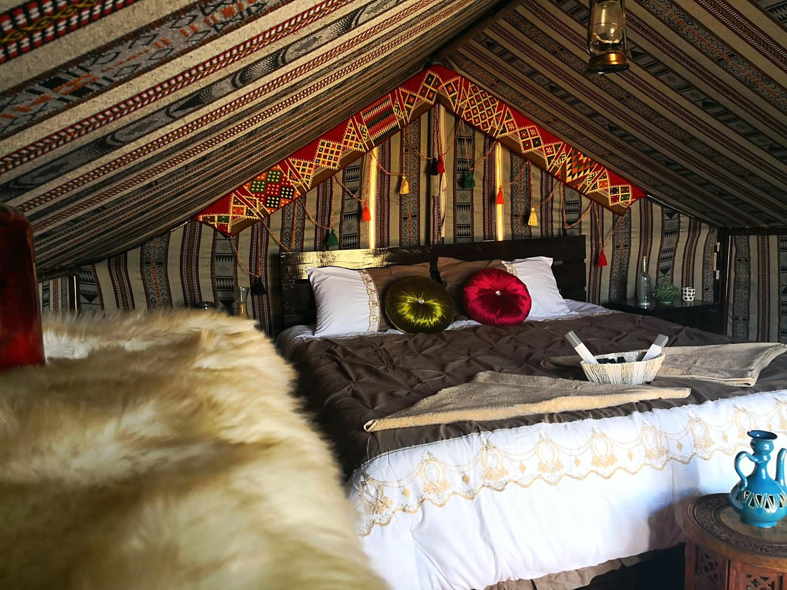 Queen luxury tent photo 2
