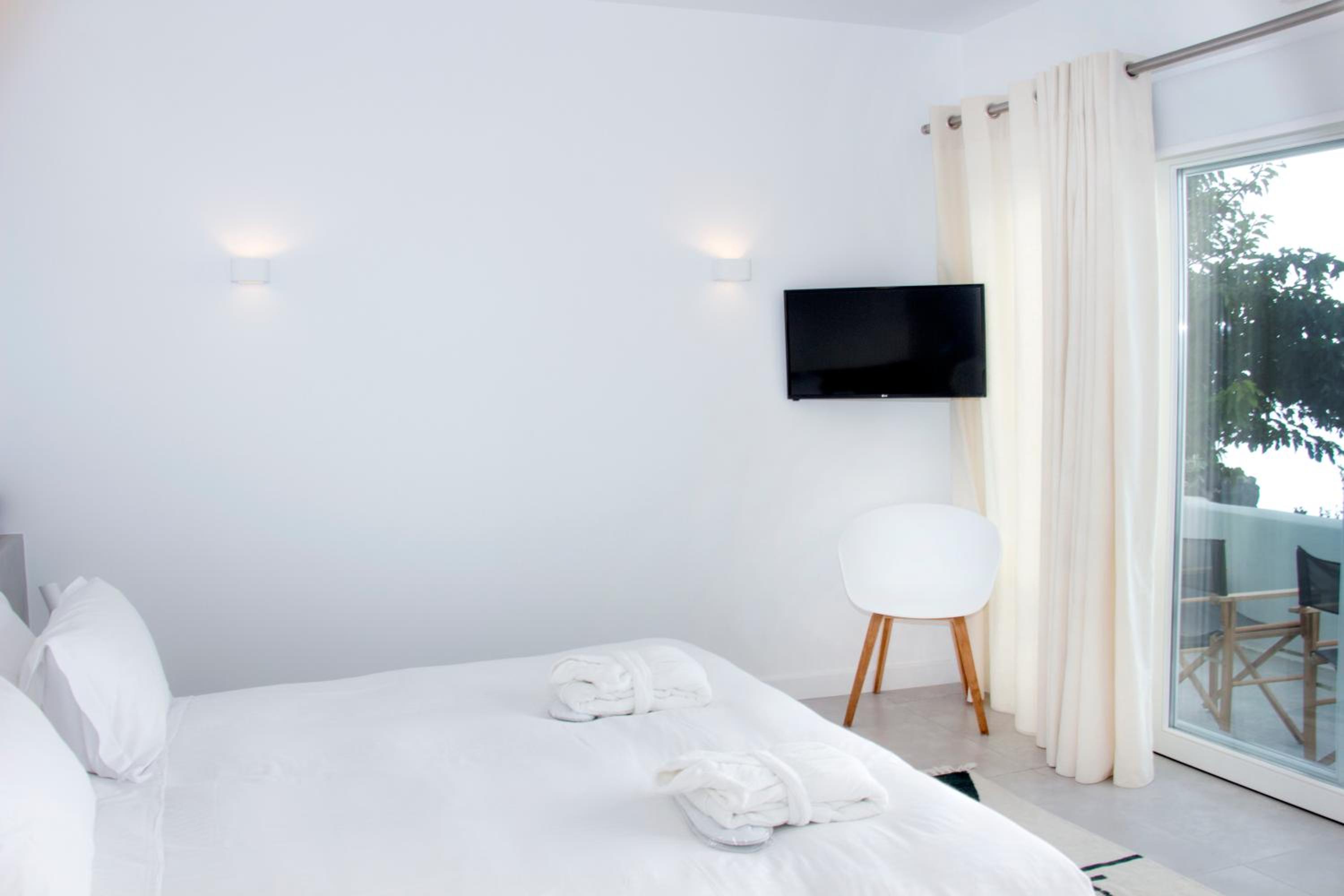 Suite Poolside with Caldera View