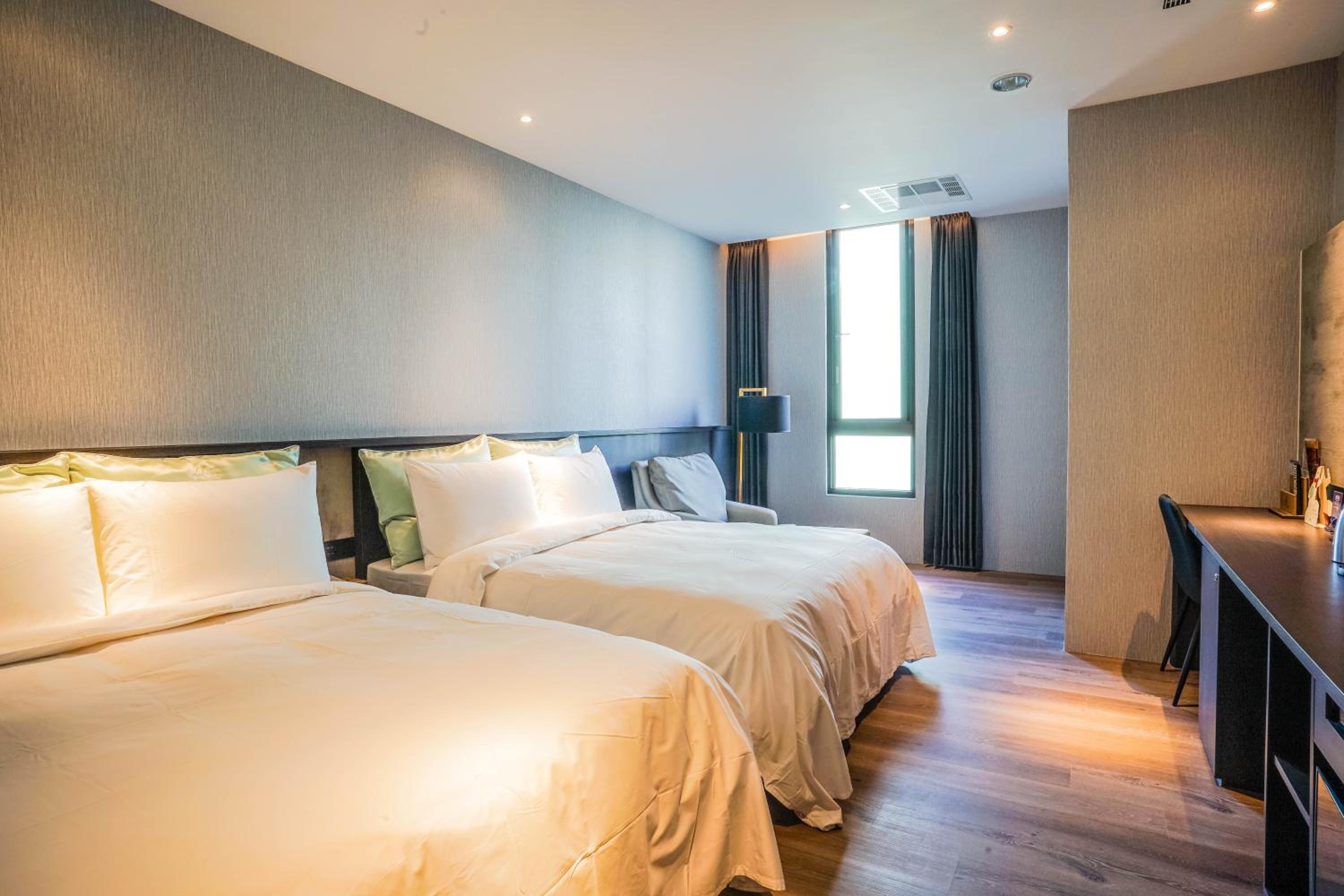 Economy Twin Room photo 1
