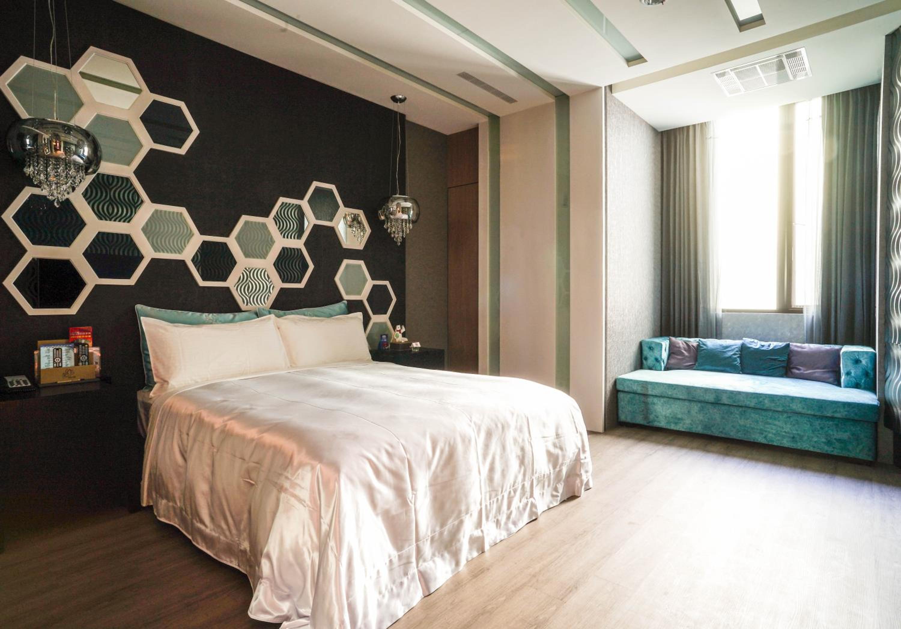 Deluxe Double Room - Photo 13