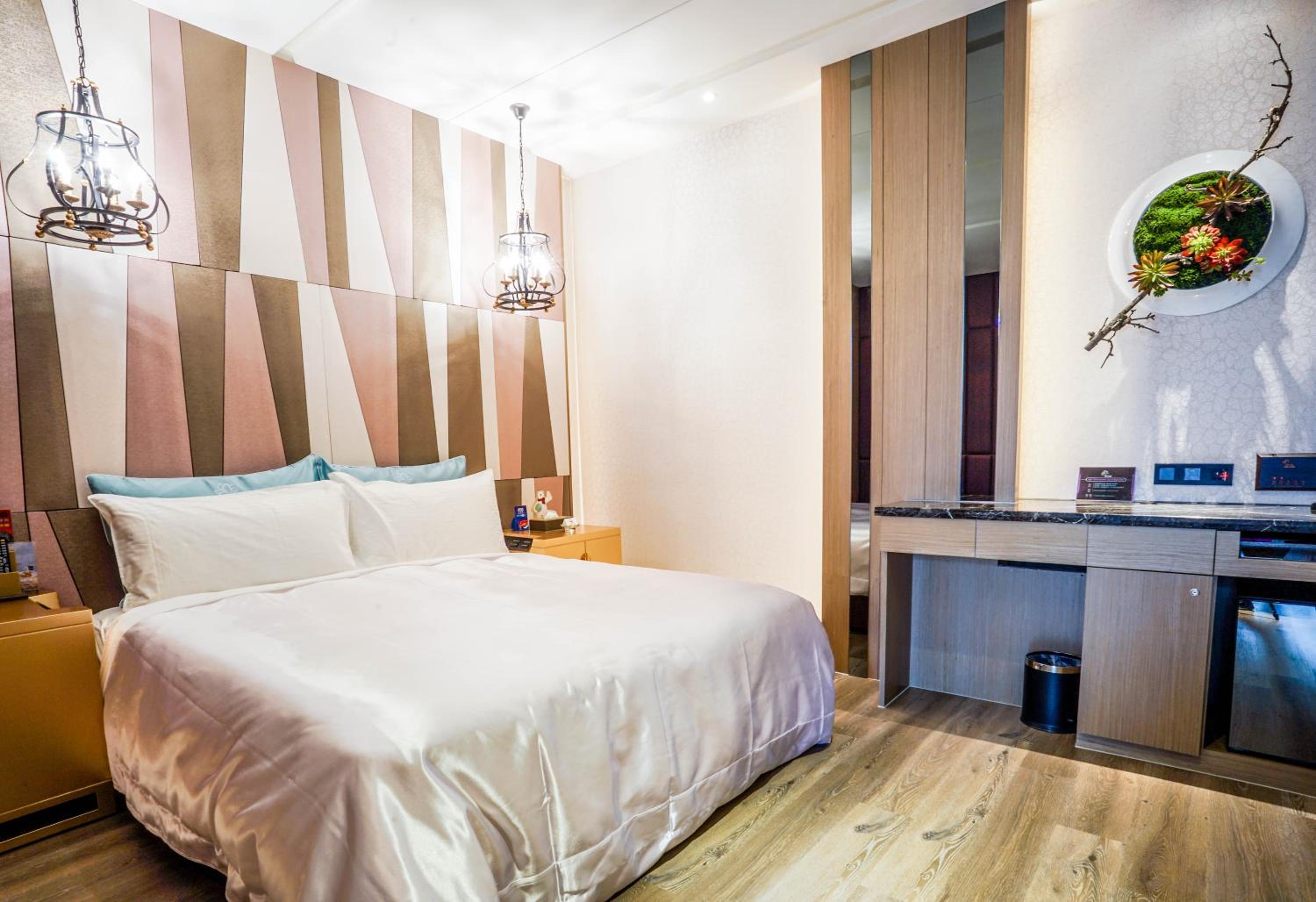 Deluxe Double Room - Photo 15