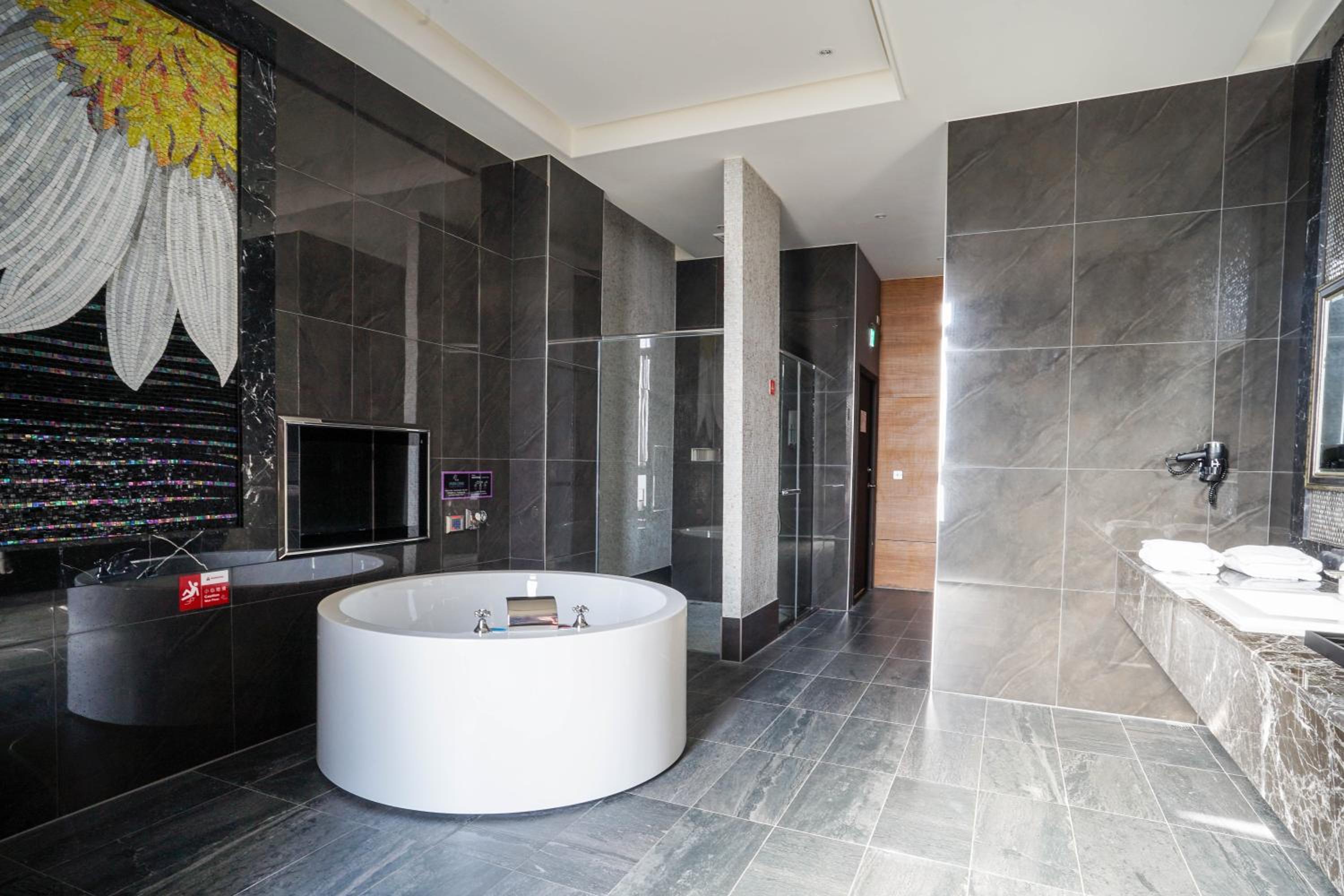 Large Double Room - Photo 11