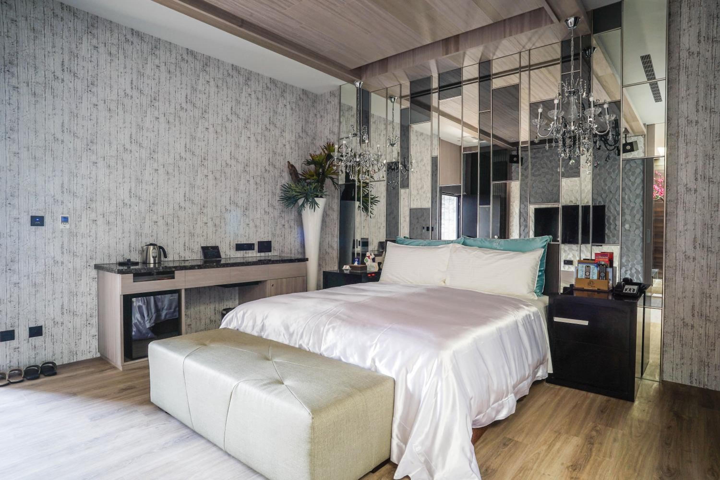 Large Double Room - Photo 3