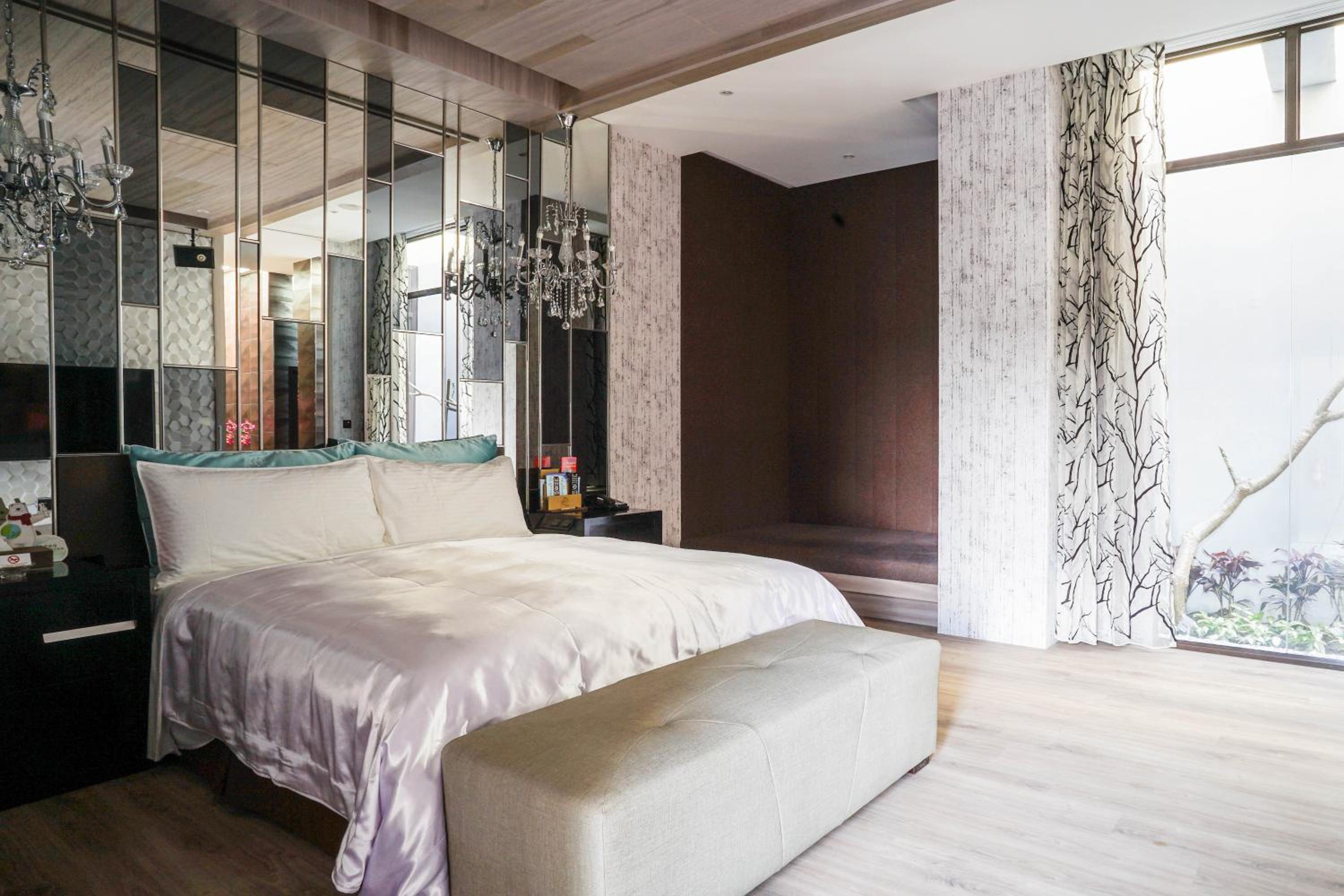 Large Double Room - Photo 5