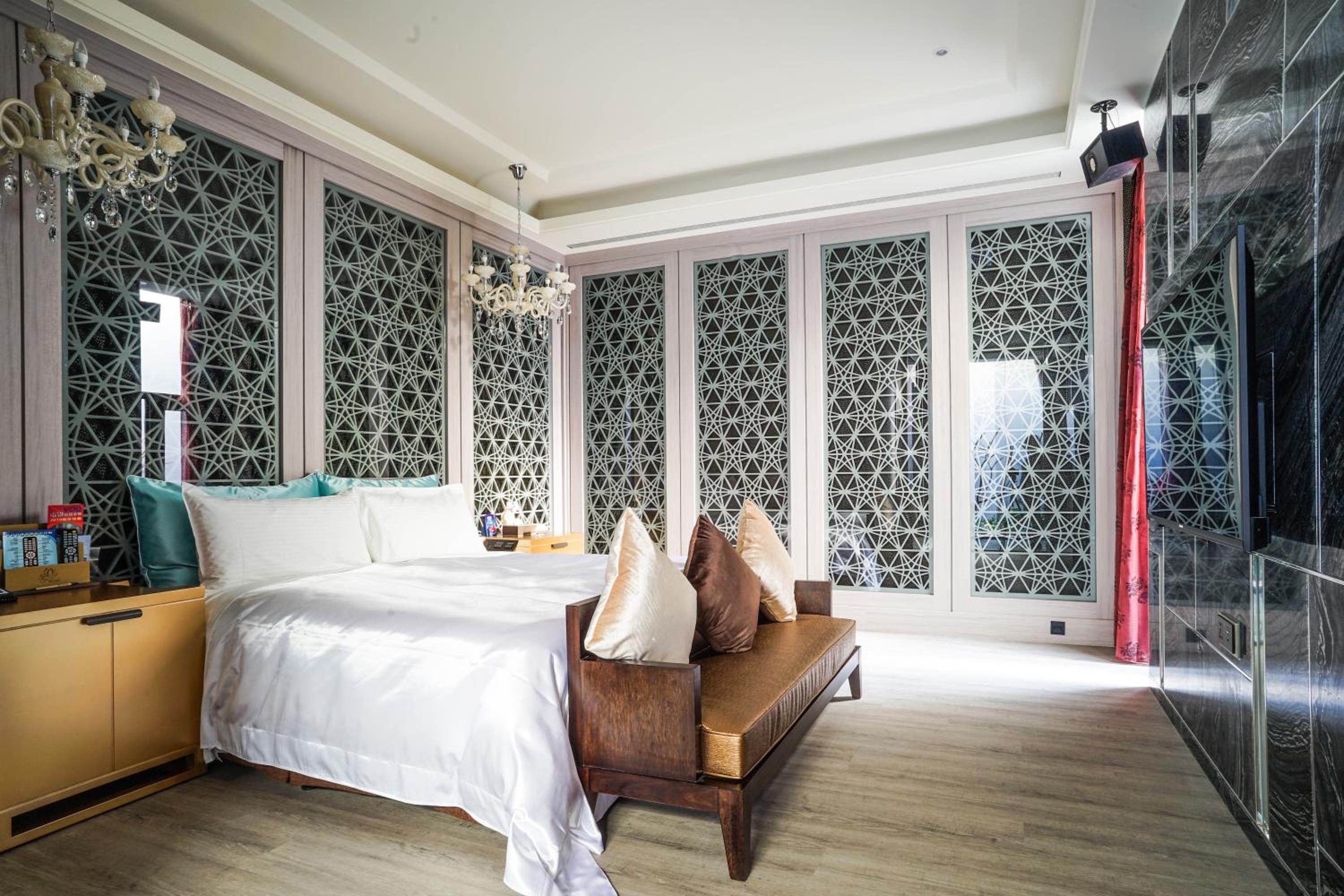 Large Double Room - Photo 8