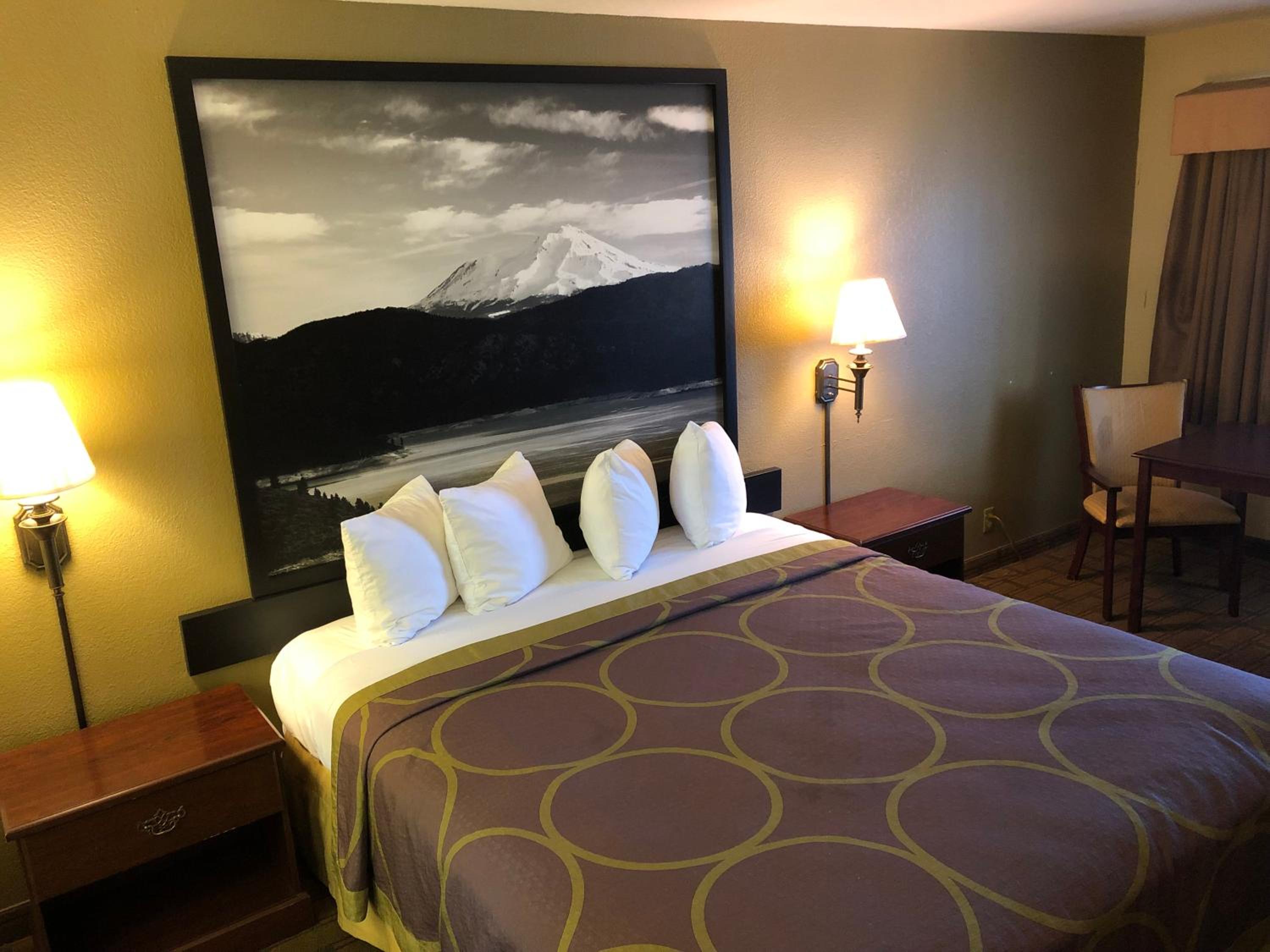 King Room - Non-Smoking - Photo 8