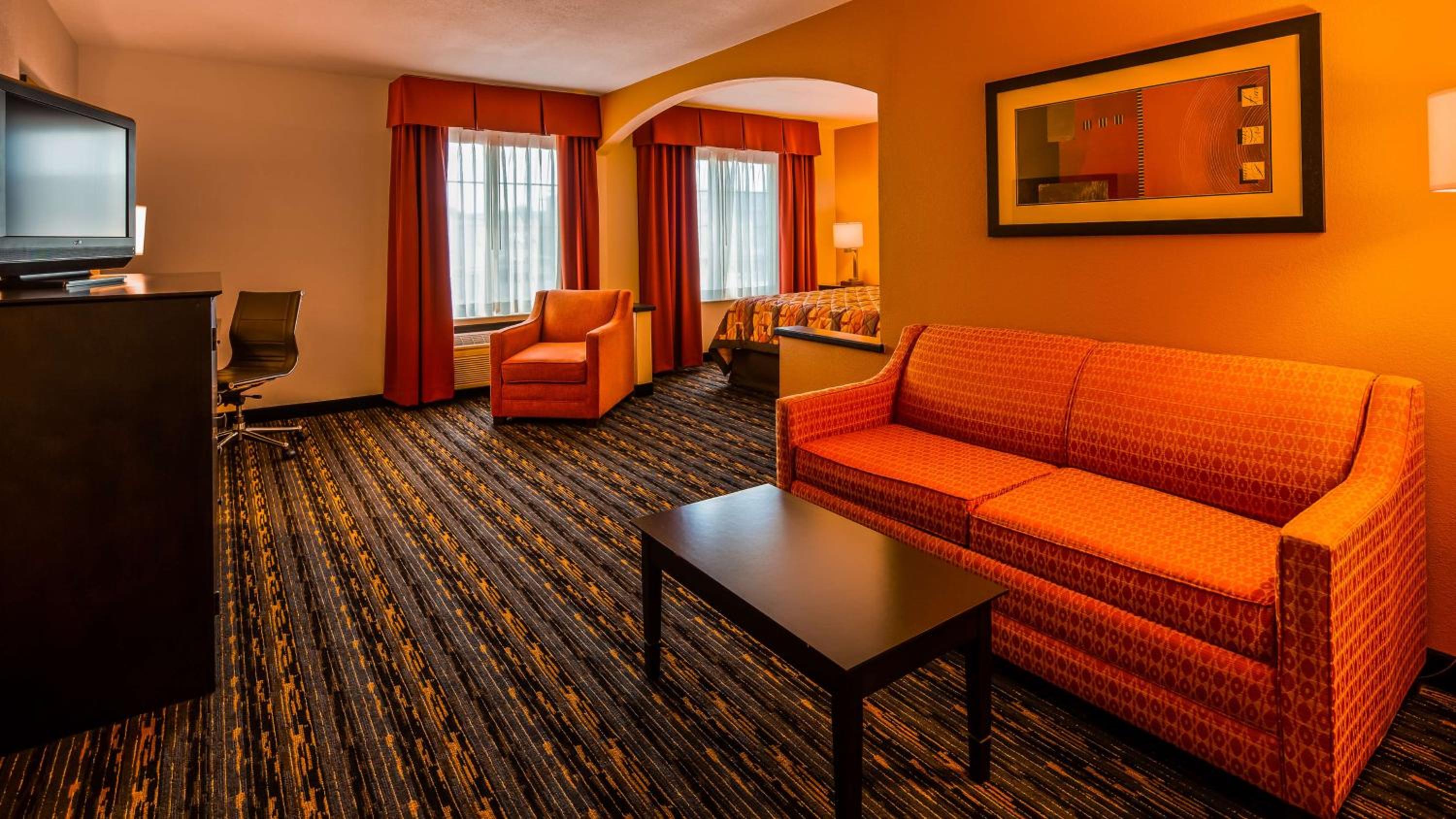 Deluxe King Suite - Photo 3
