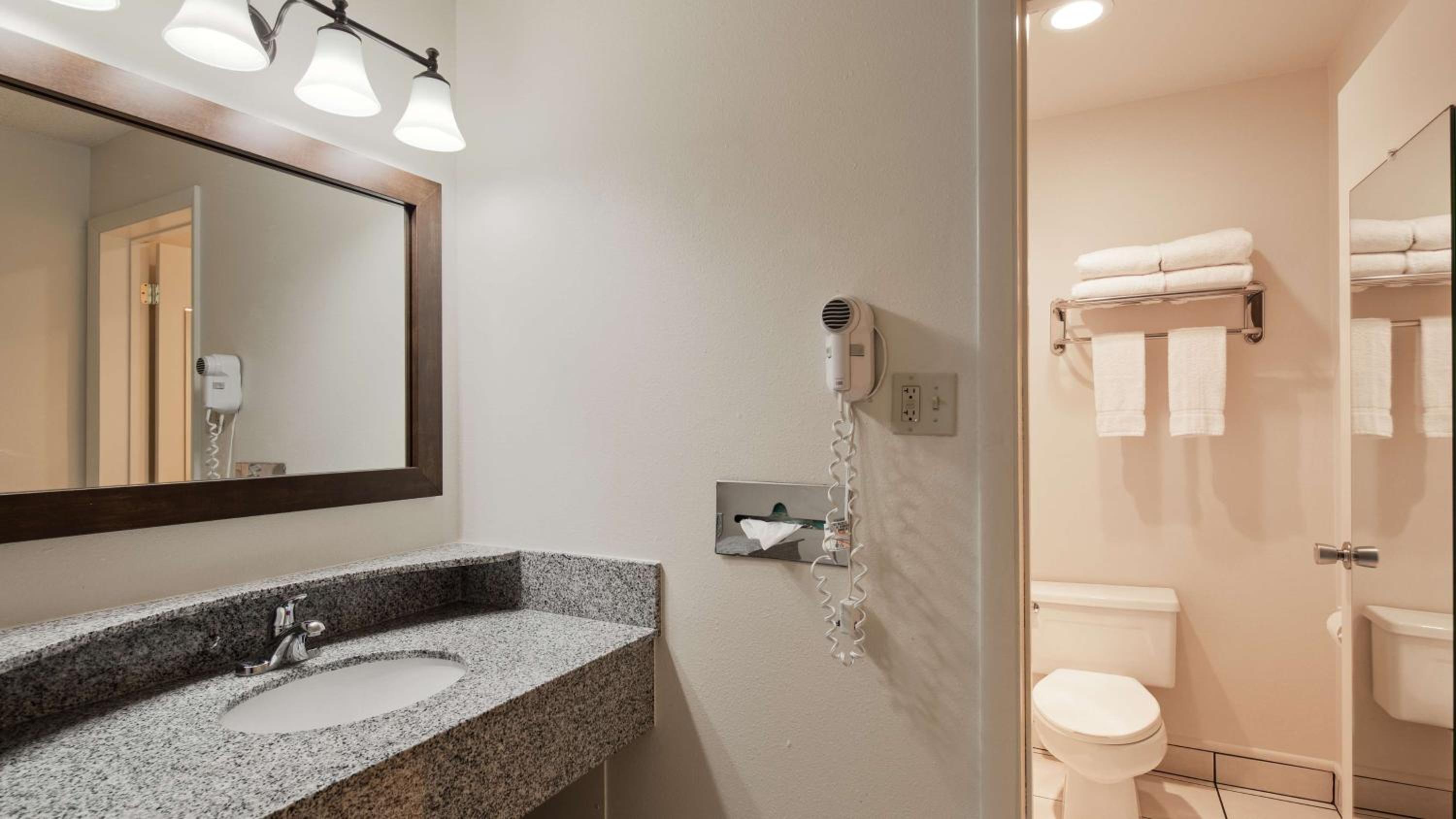 Queen Room with Two Queen Beds and Roll-In Shower - Disability Access/Non-Smoking photo 3
