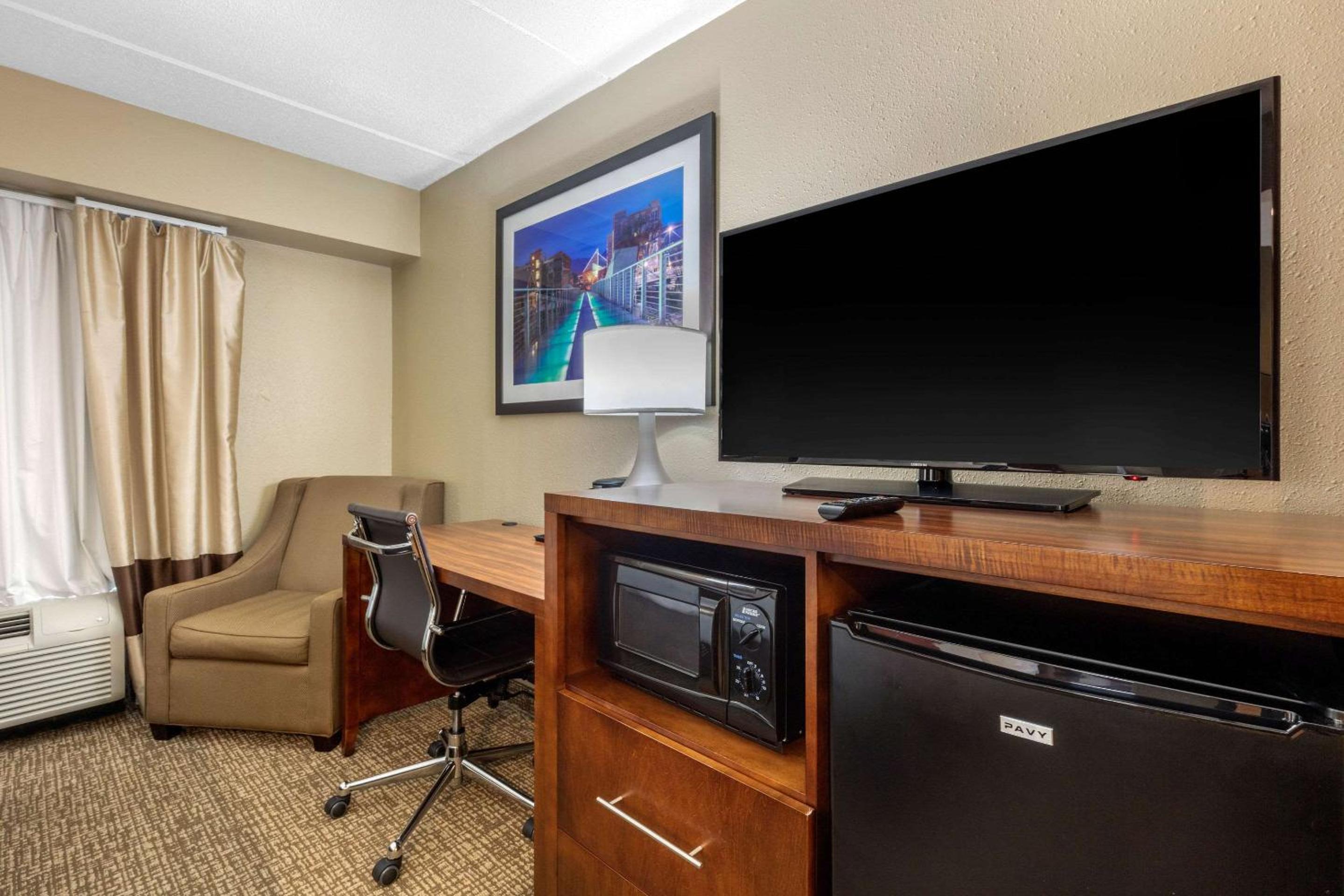 King Room - Accessible/Non-Smoking - Photo 3