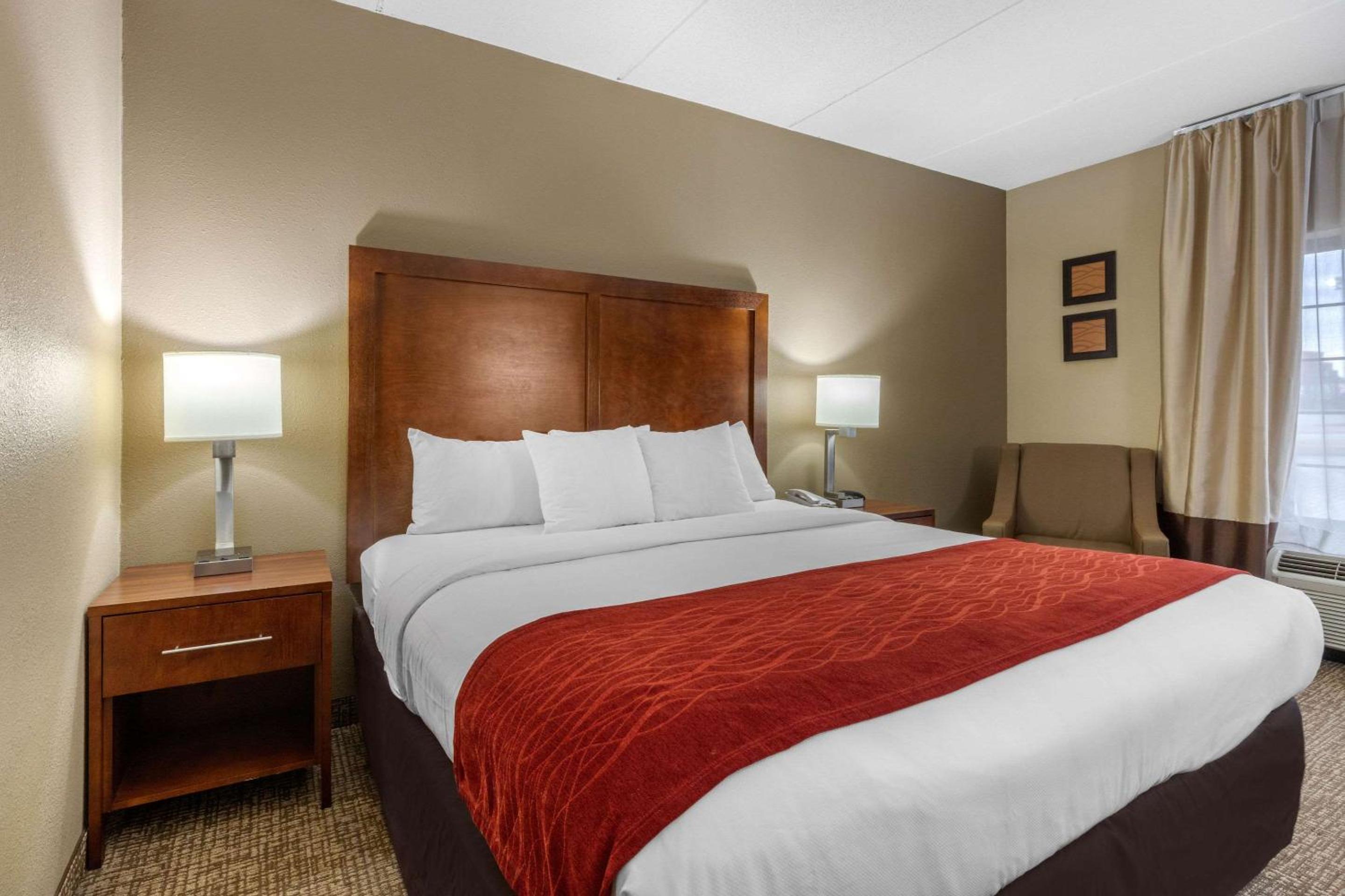 King Room - Accessible/Non-Smoking - Photo 2