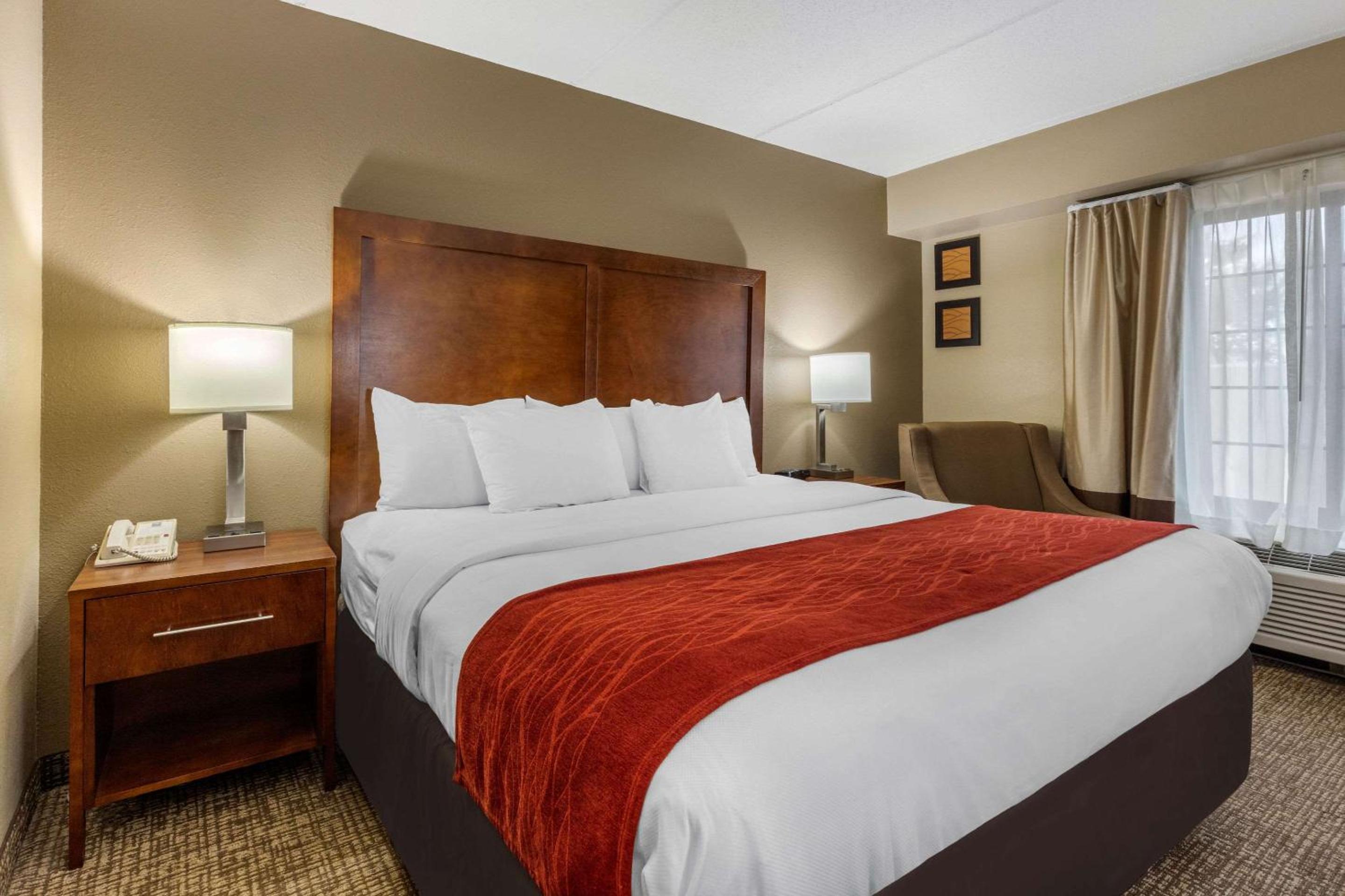King Room - Accessible/Non-Smoking - Photo 1