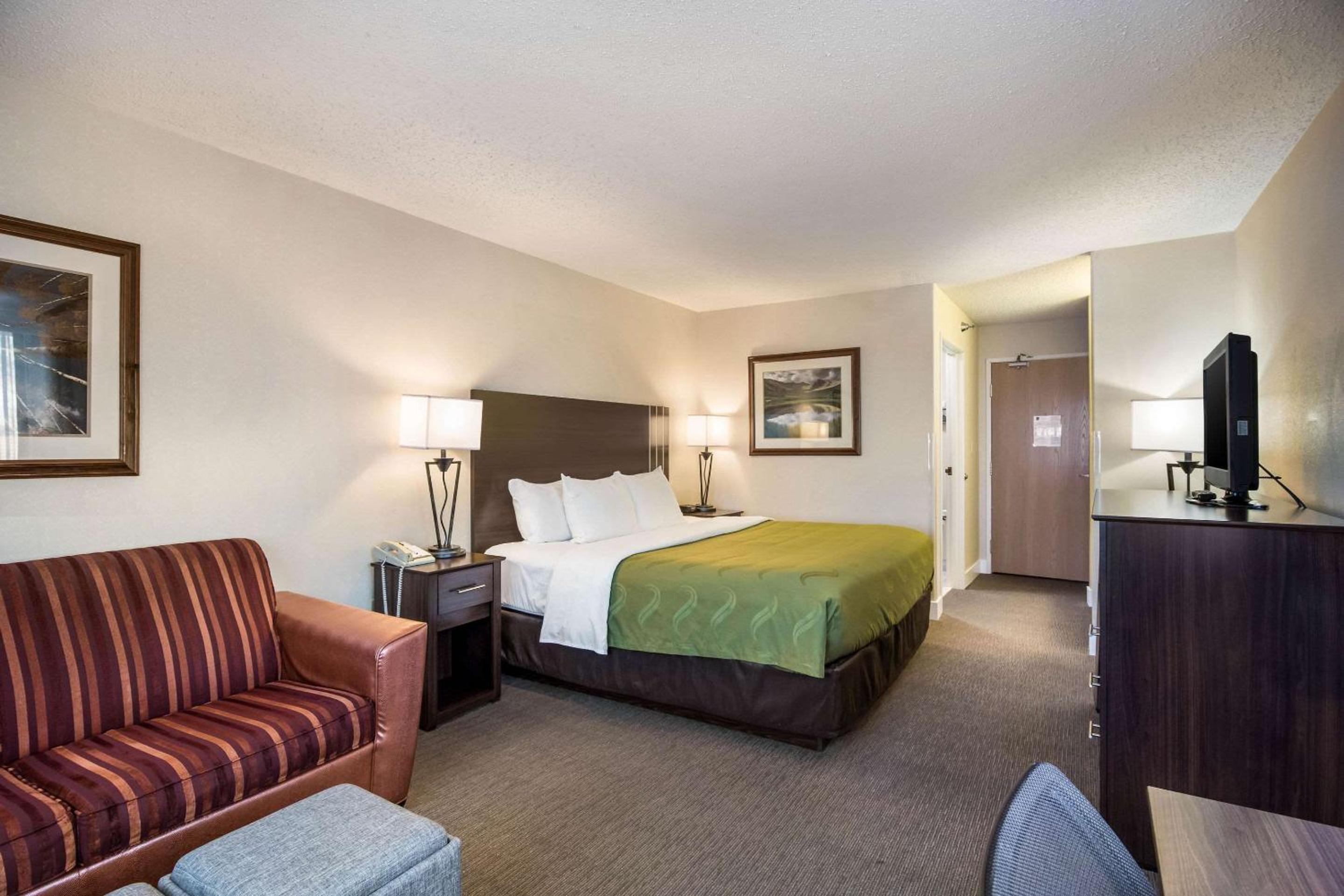 Standard King Room - Non-Smoking  - Photo 1
