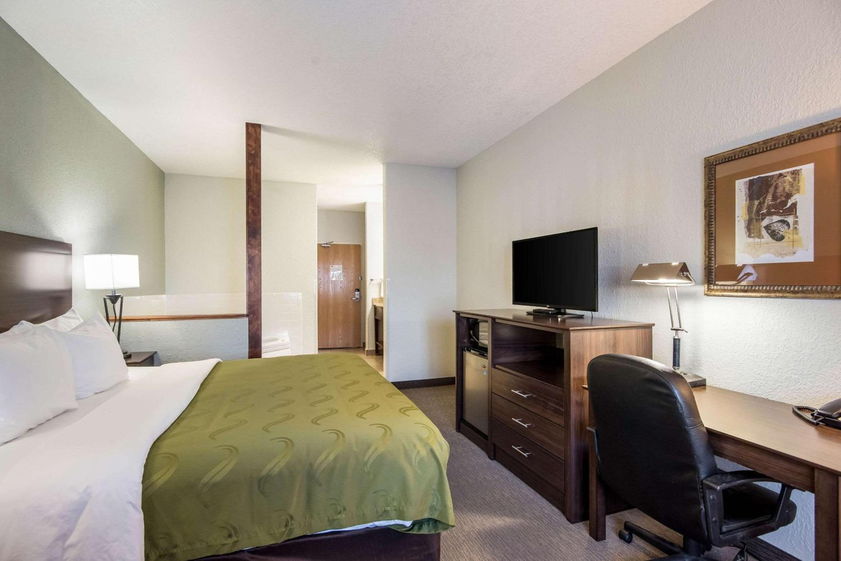 King Room - Accessible/Non-Smoking - Photo 1