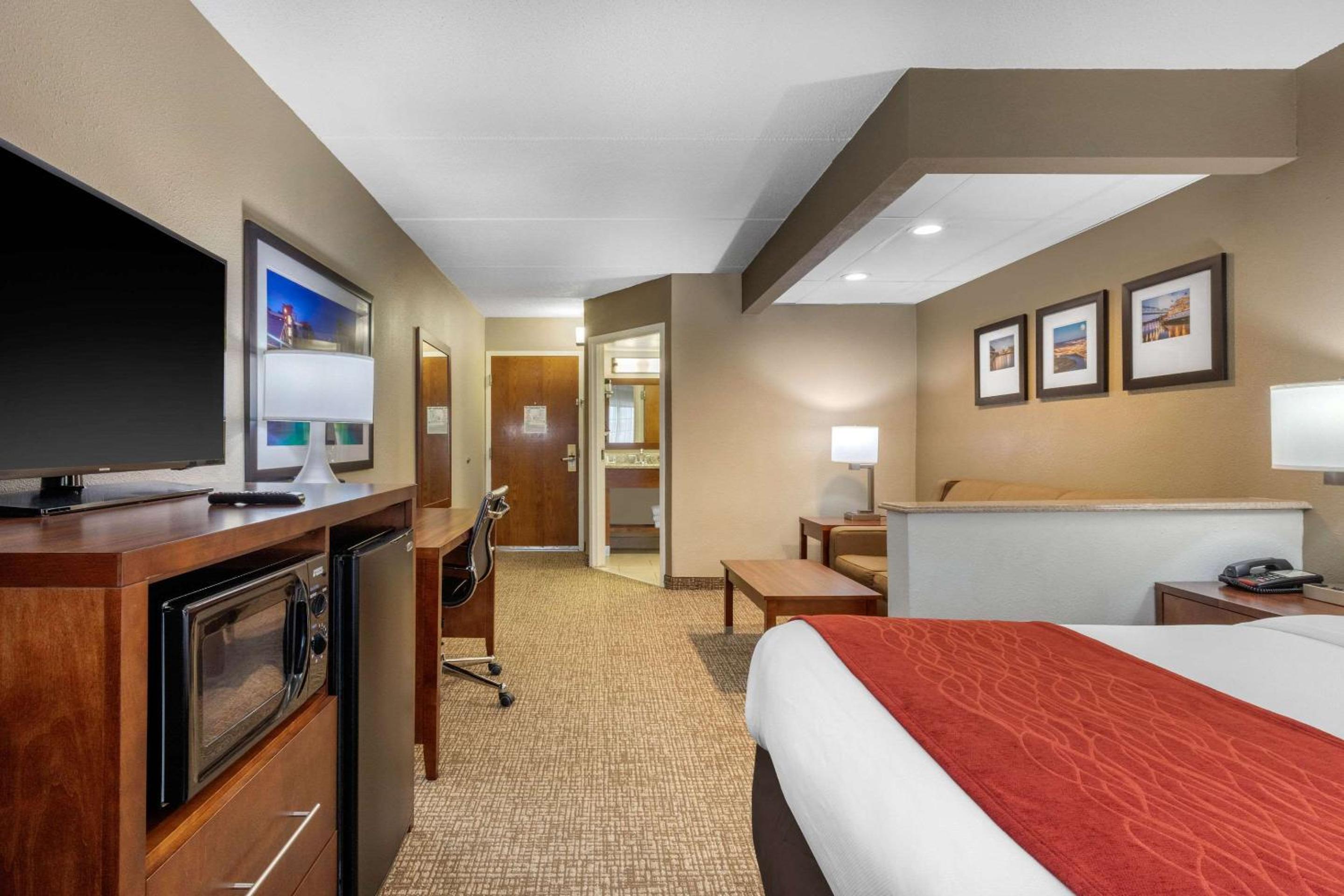 King Suite - Non-Smoking - Photo 1