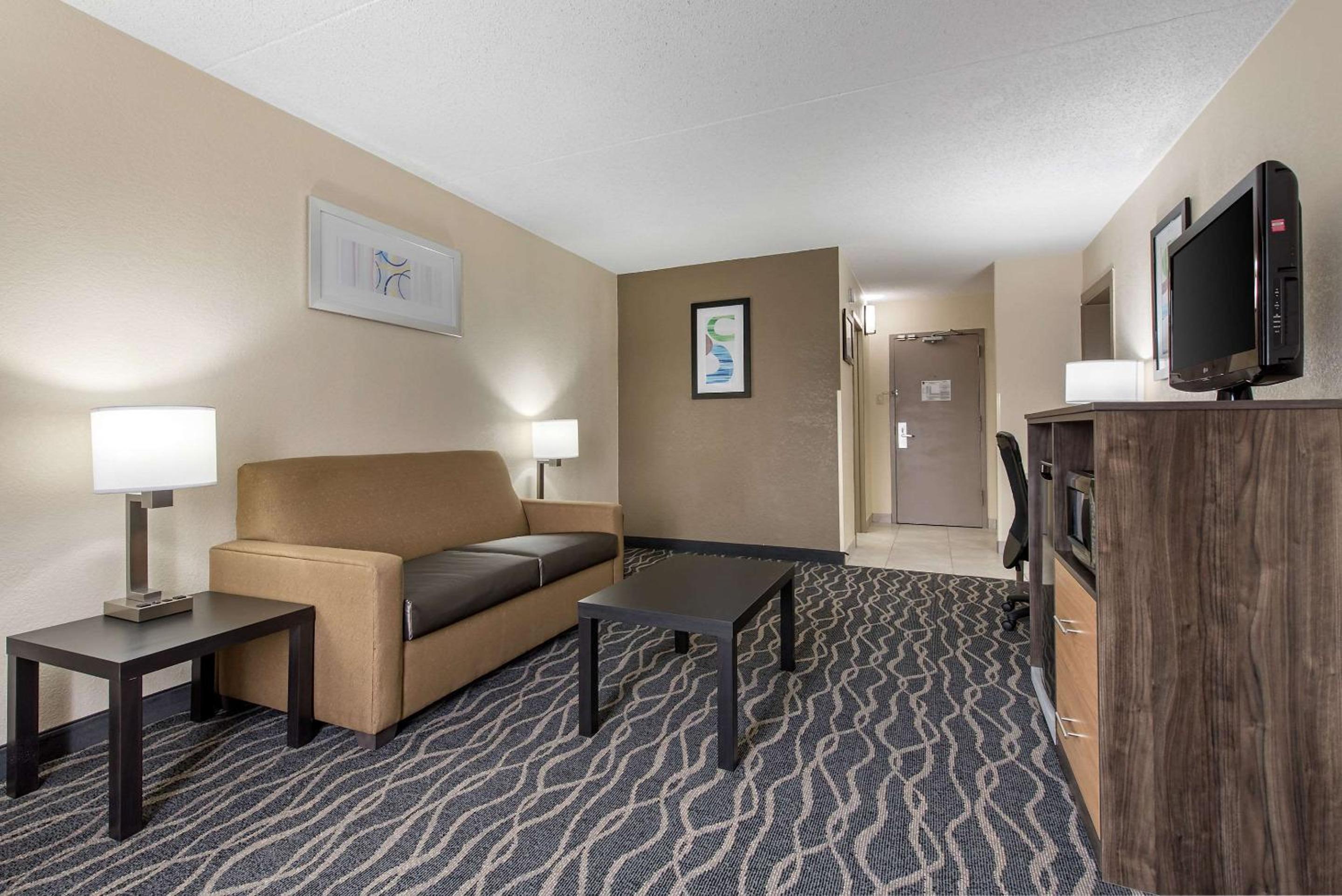 Double Suite with Sofa Bed - Non-Smoking - Photo 5