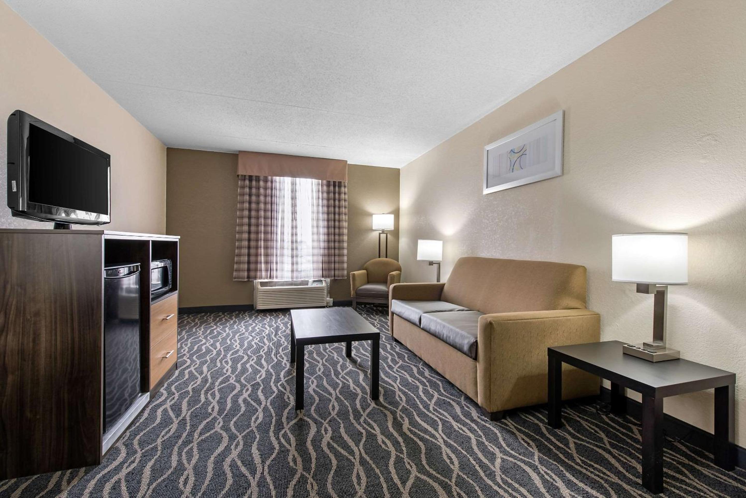 Double Suite with Sofa Bed - Non-Smoking - Photo 4
