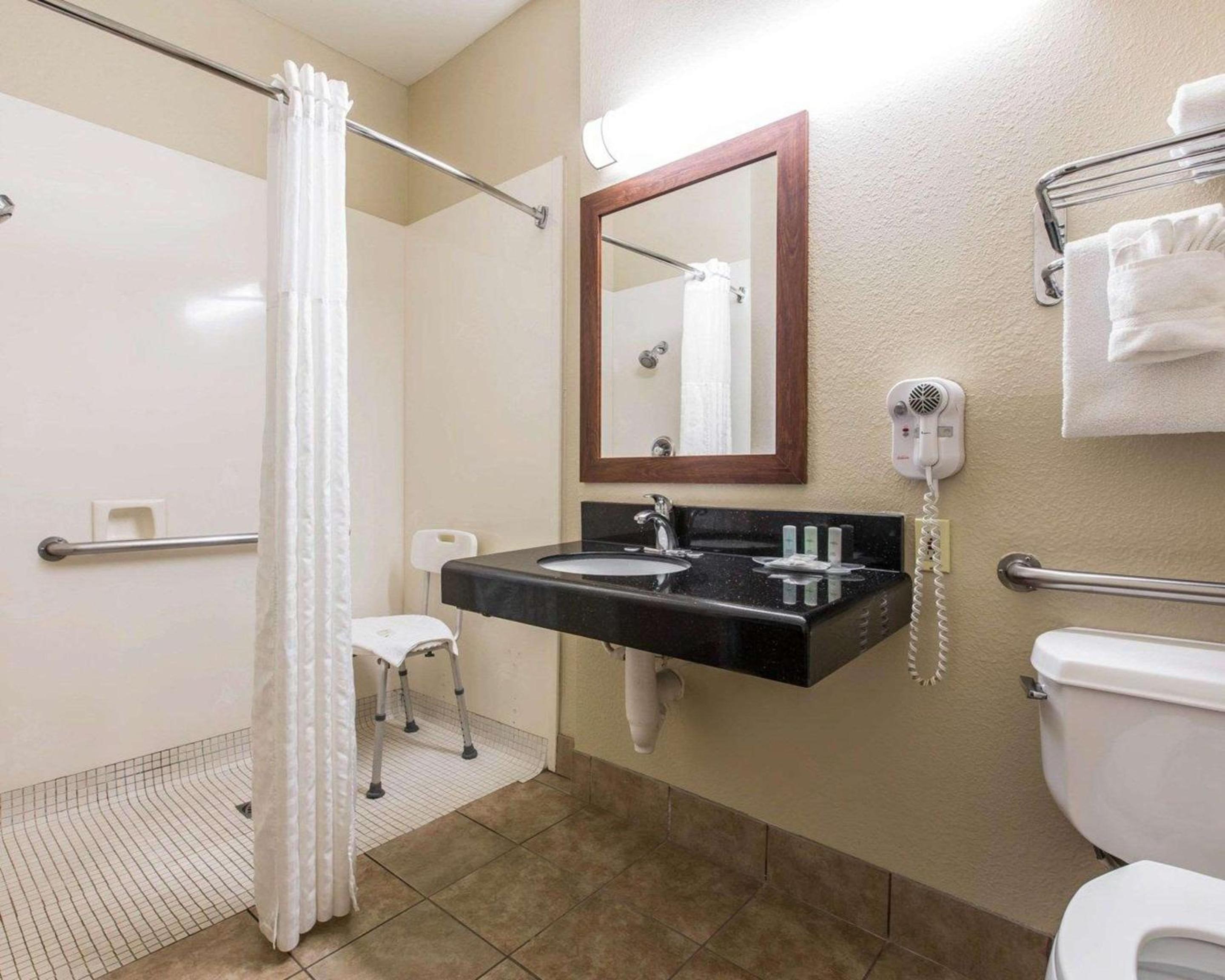 King Suite - Accessible/Non-Smoking - Photo 5