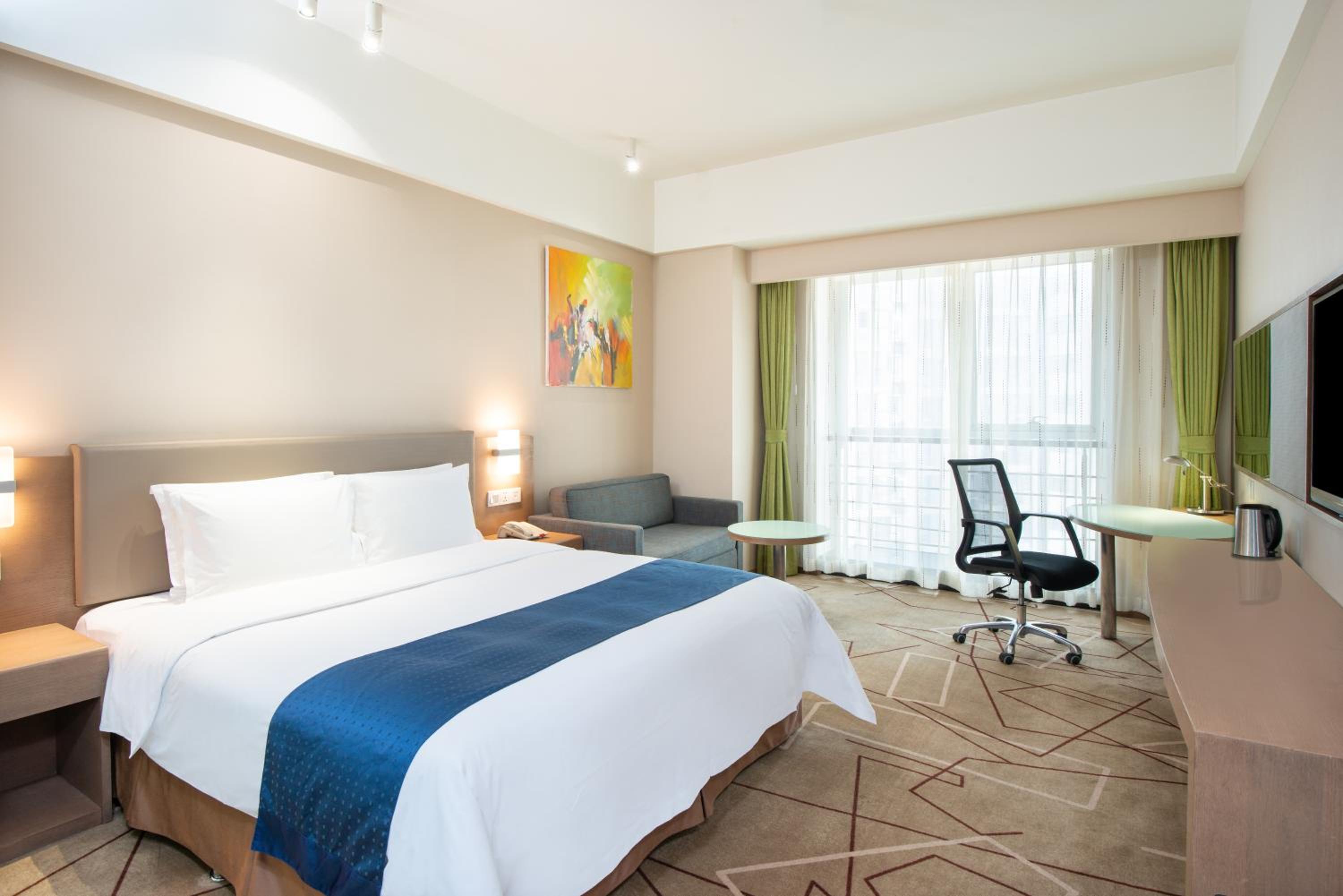 Standard King Room photo 1