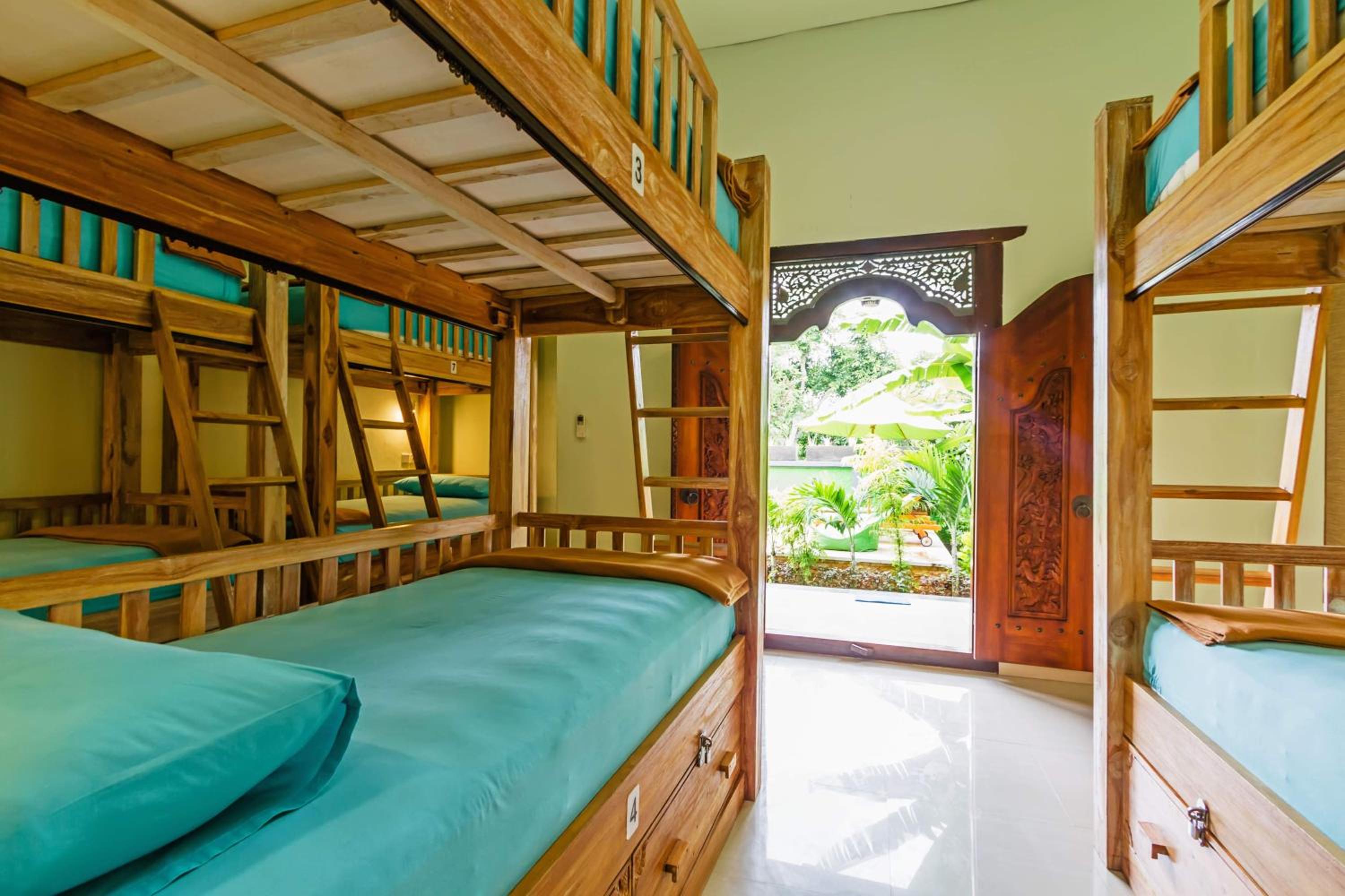 Bed in 8-Bed Mixed Dormitory Room photo 1