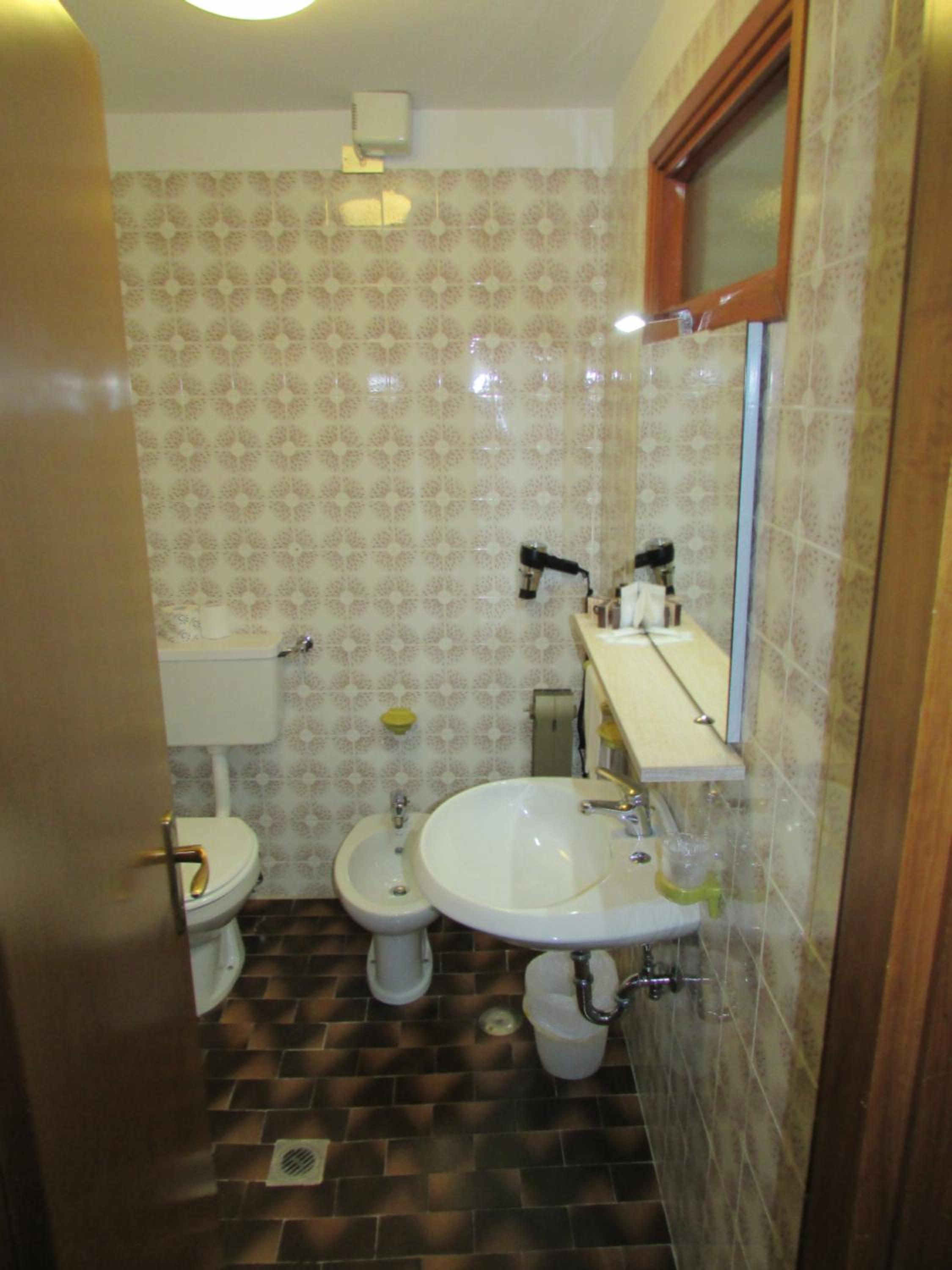 Family Room with Private Bathroom photo 3
