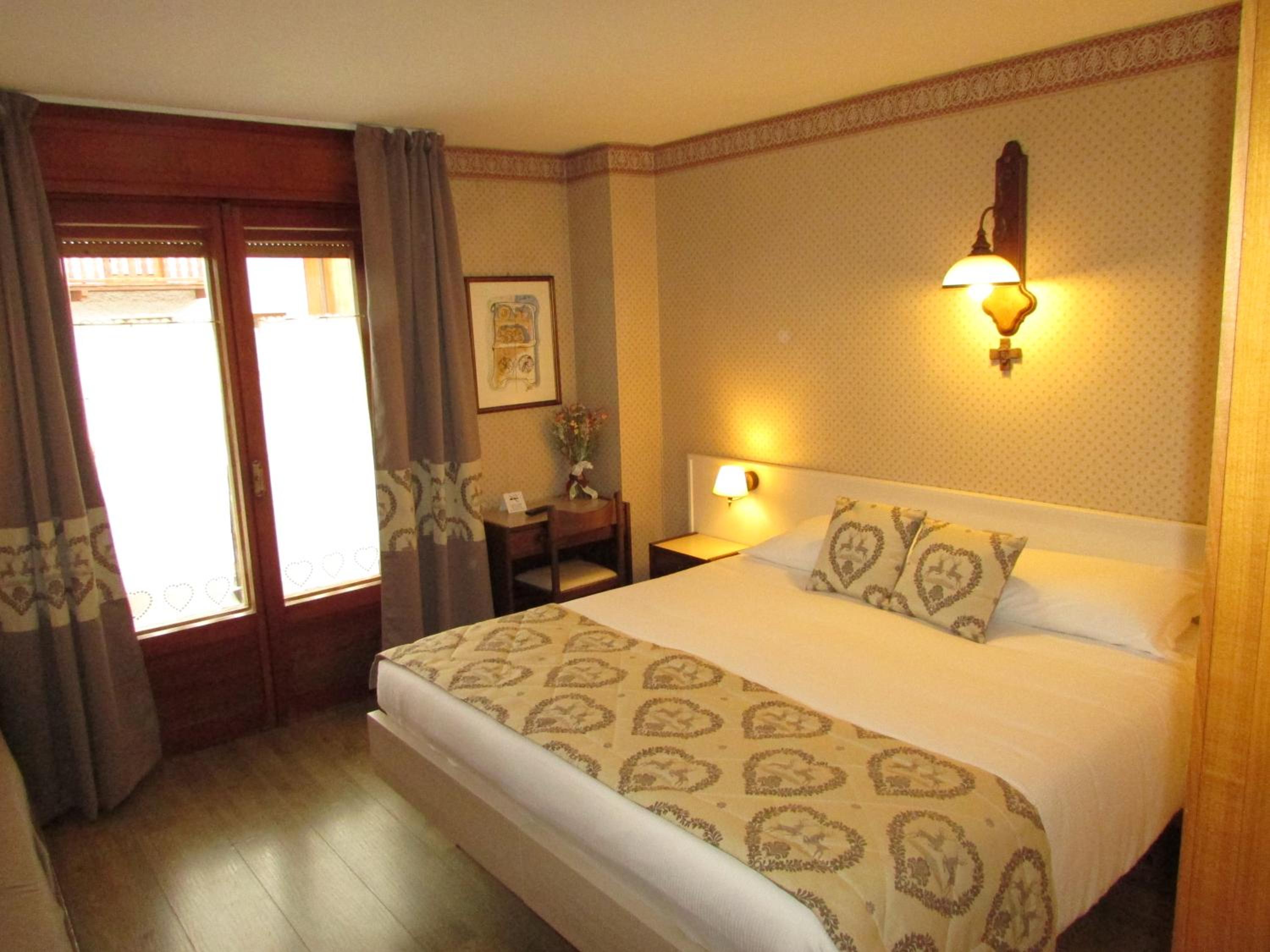 Deluxe Double or Twin Room photo 1