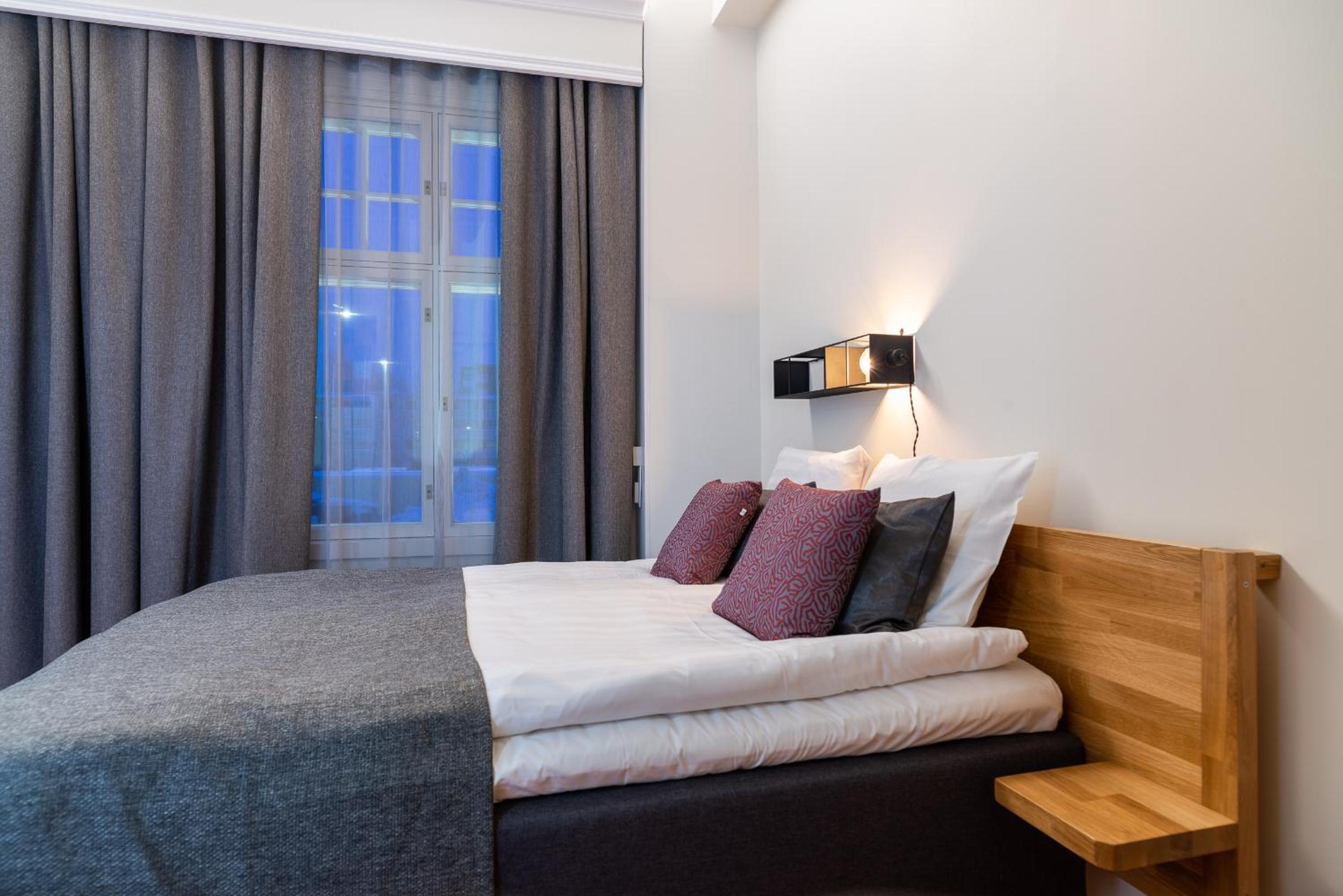 Standard Queen Room + - Photo 12