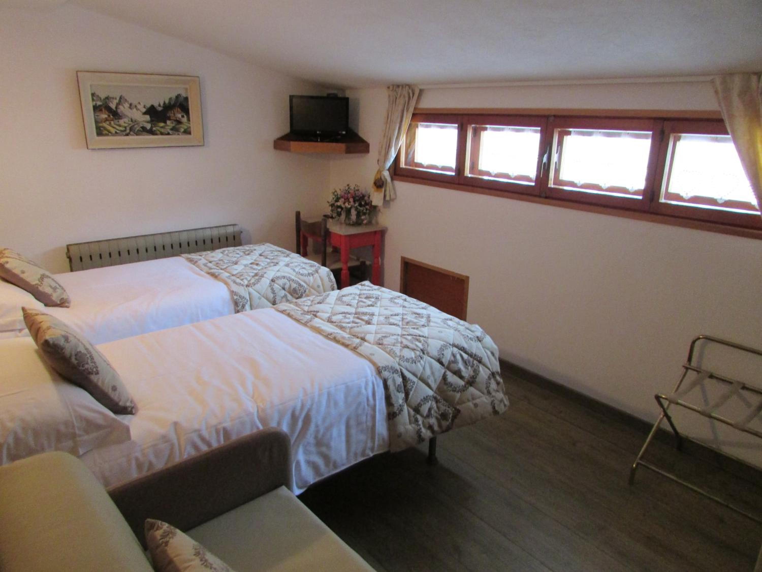 Family Room with Private Bathroom photo 1