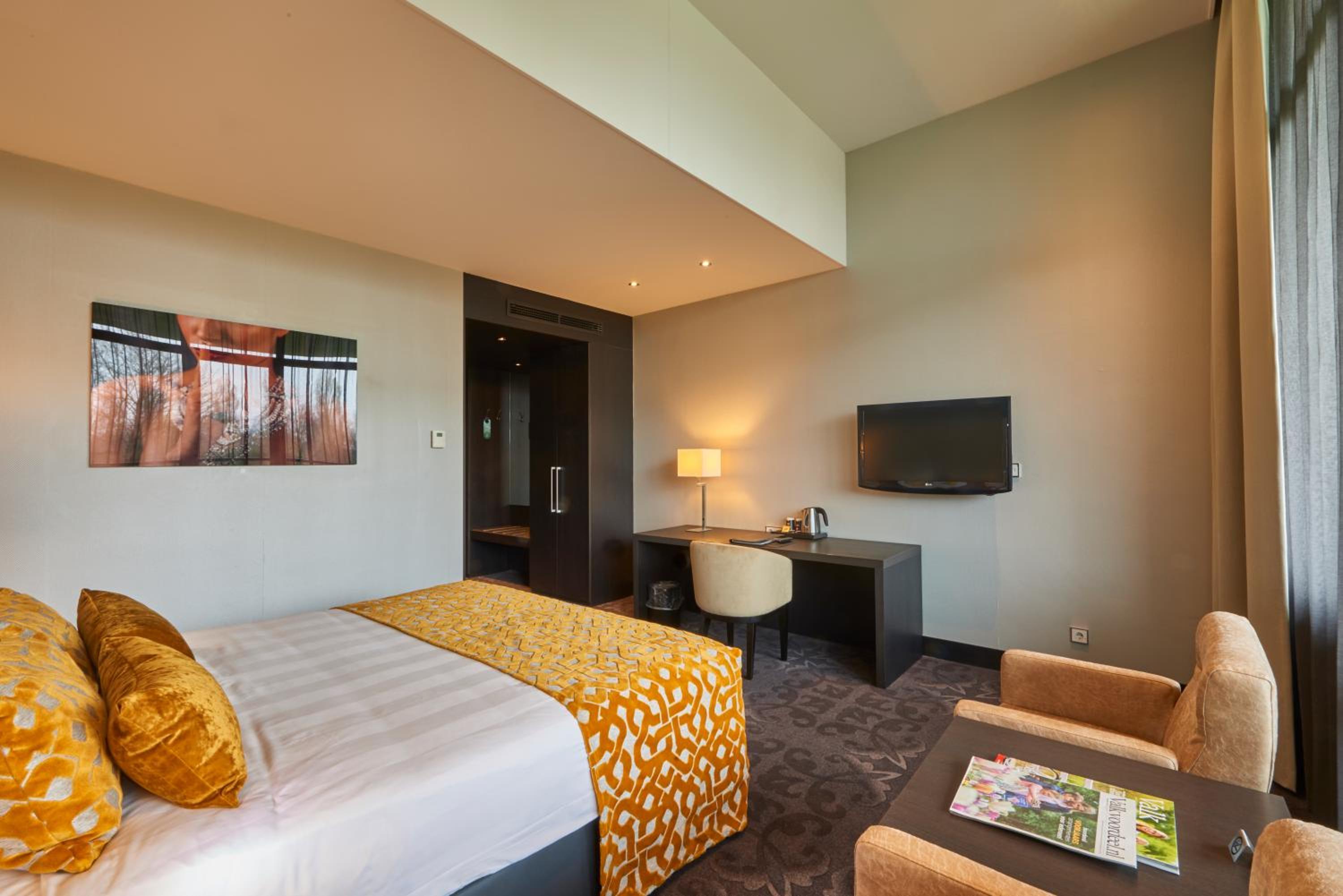 Deluxe King Room - Photo 4