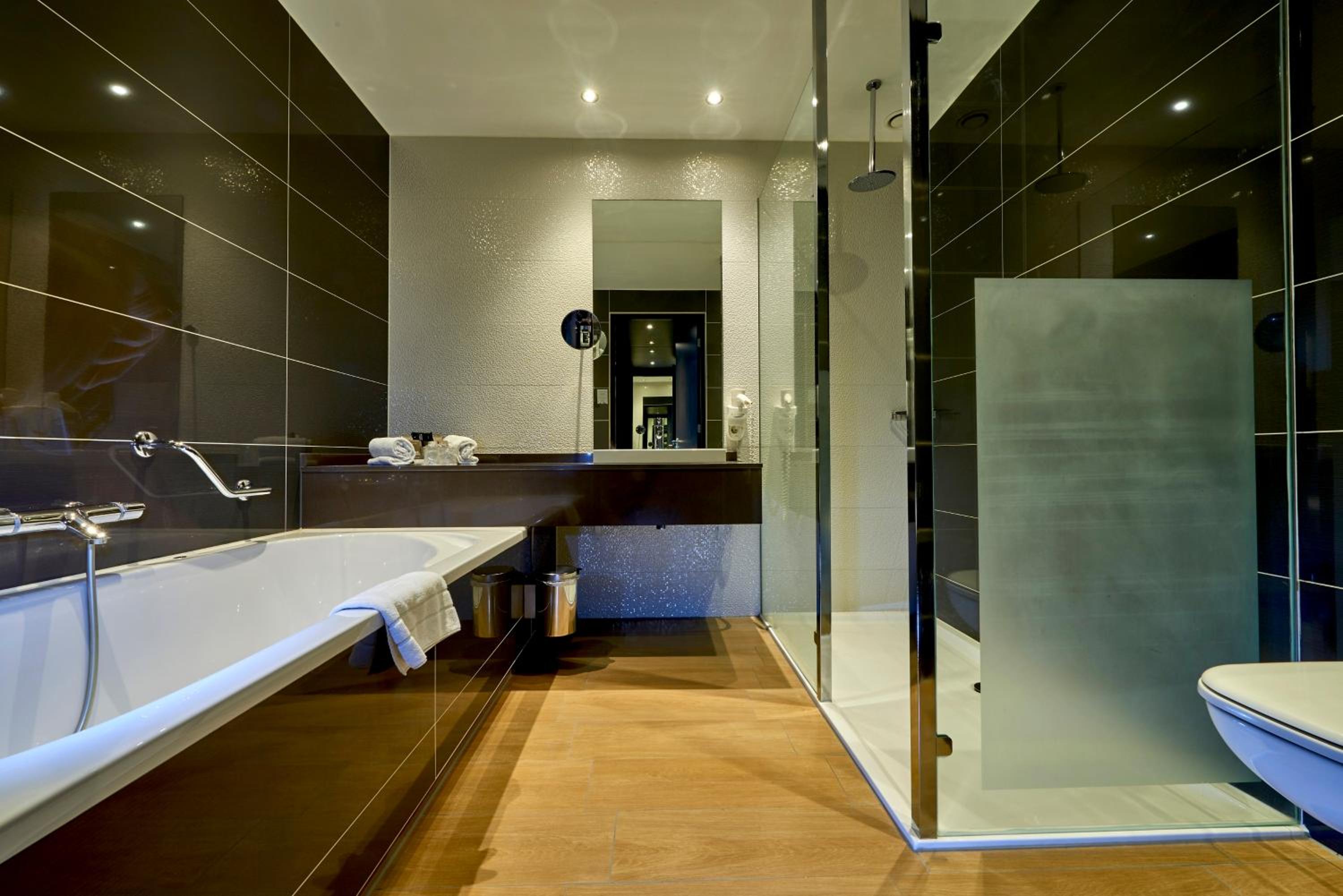 Deluxe King Room - Photo 6