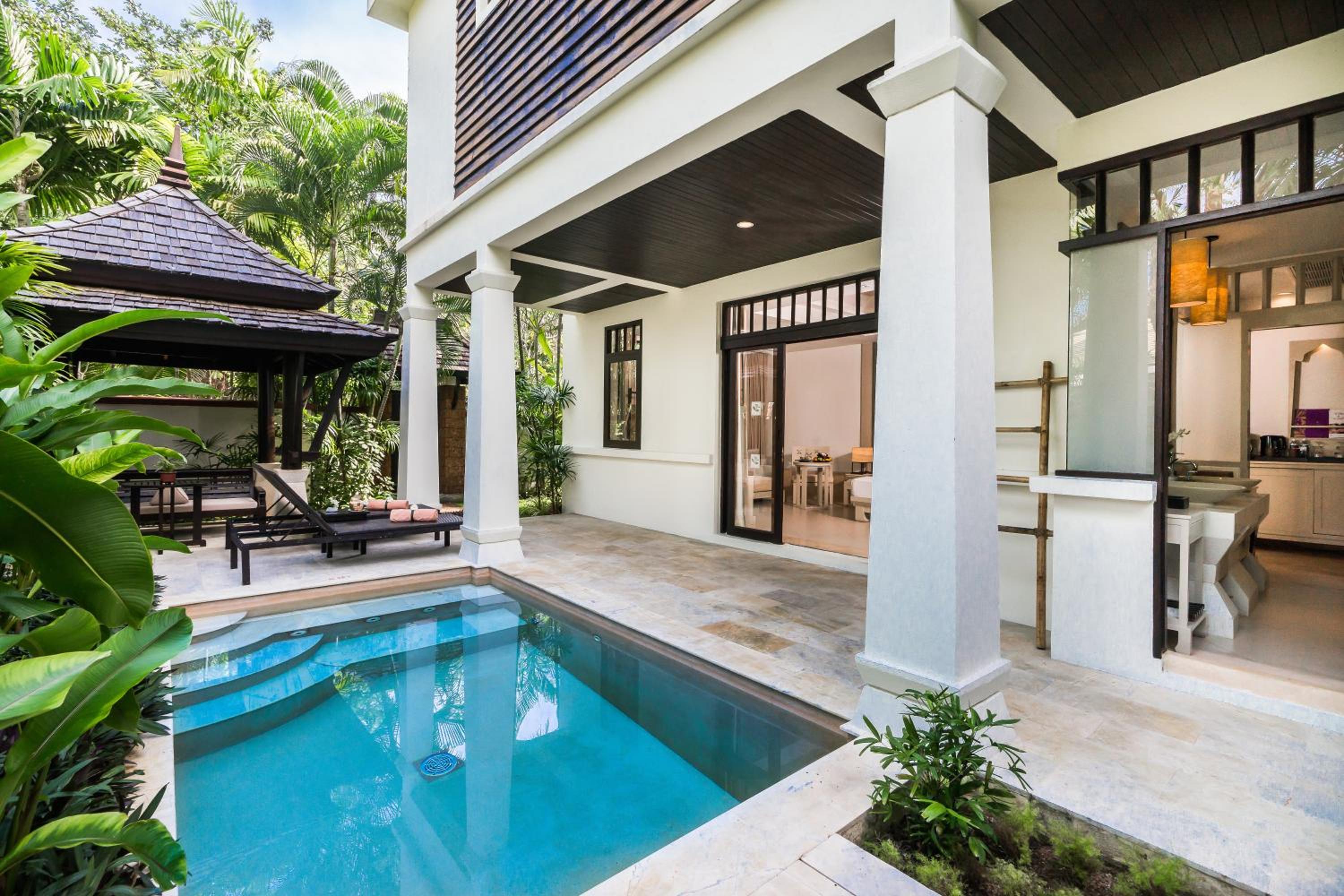 Private Garden Pool - Photo 3